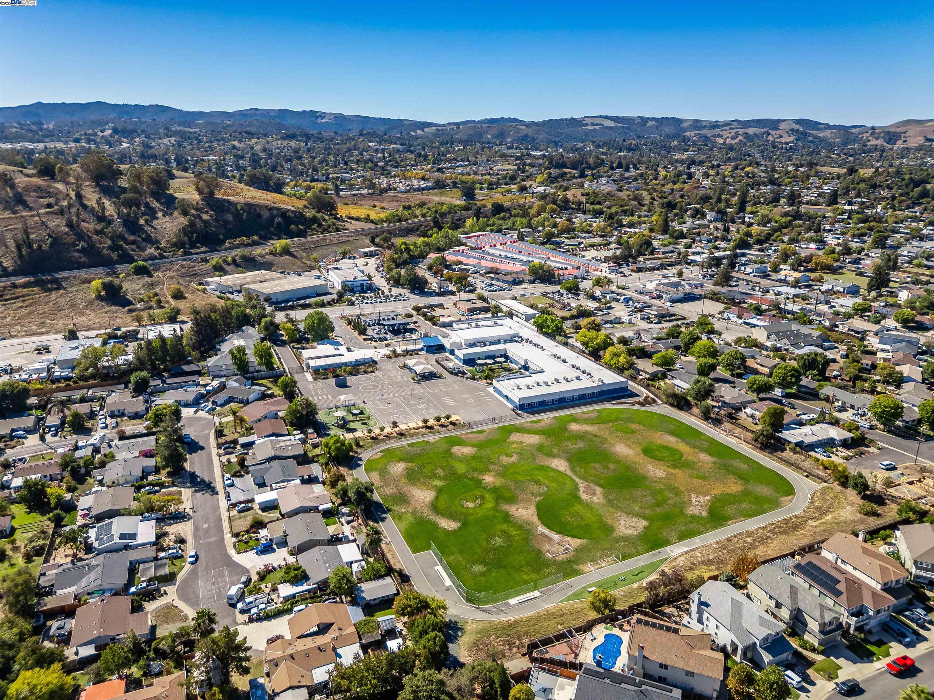 592 Ross Cir, Martinez