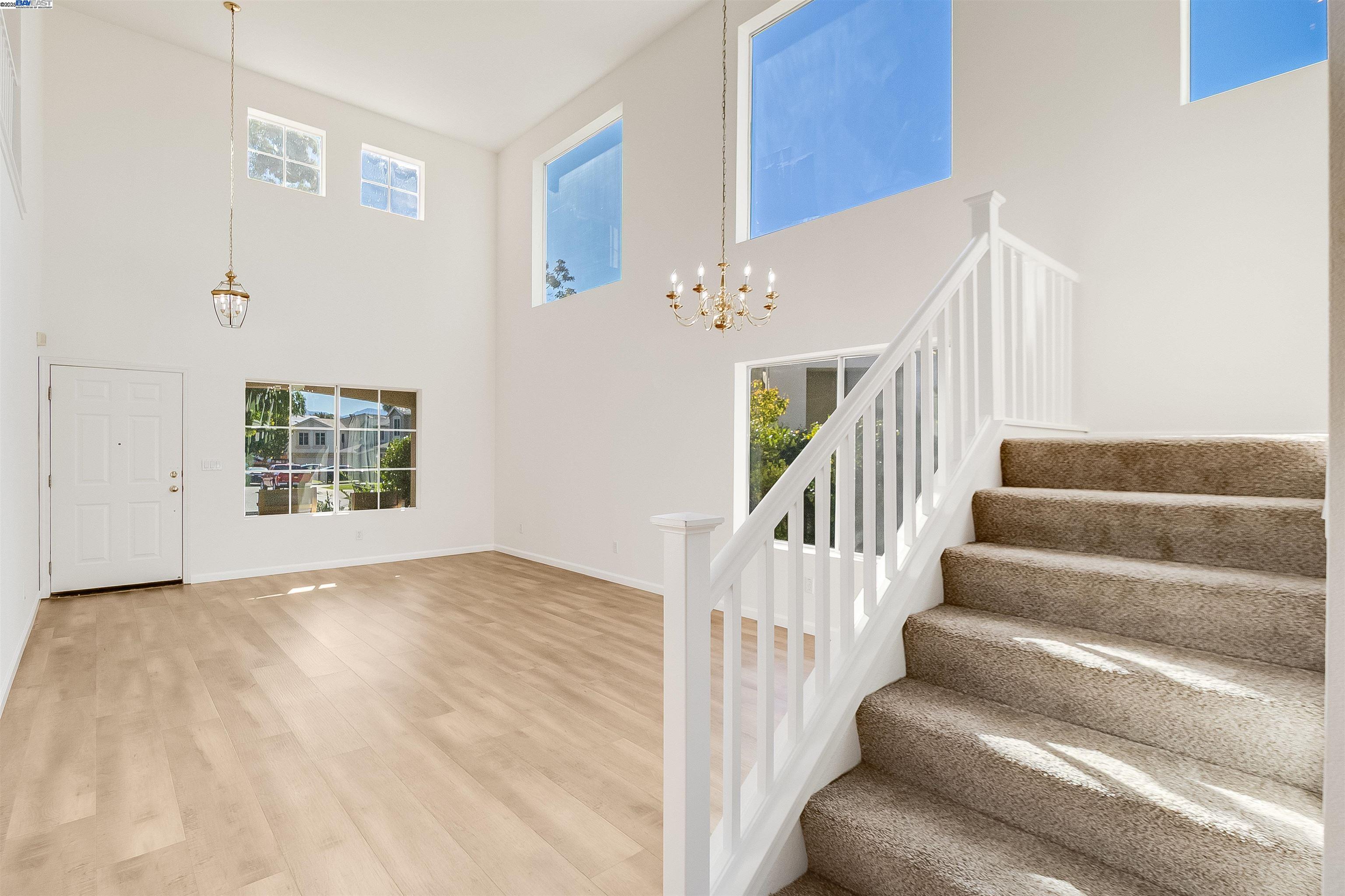 592 Ross Cir, Martinez