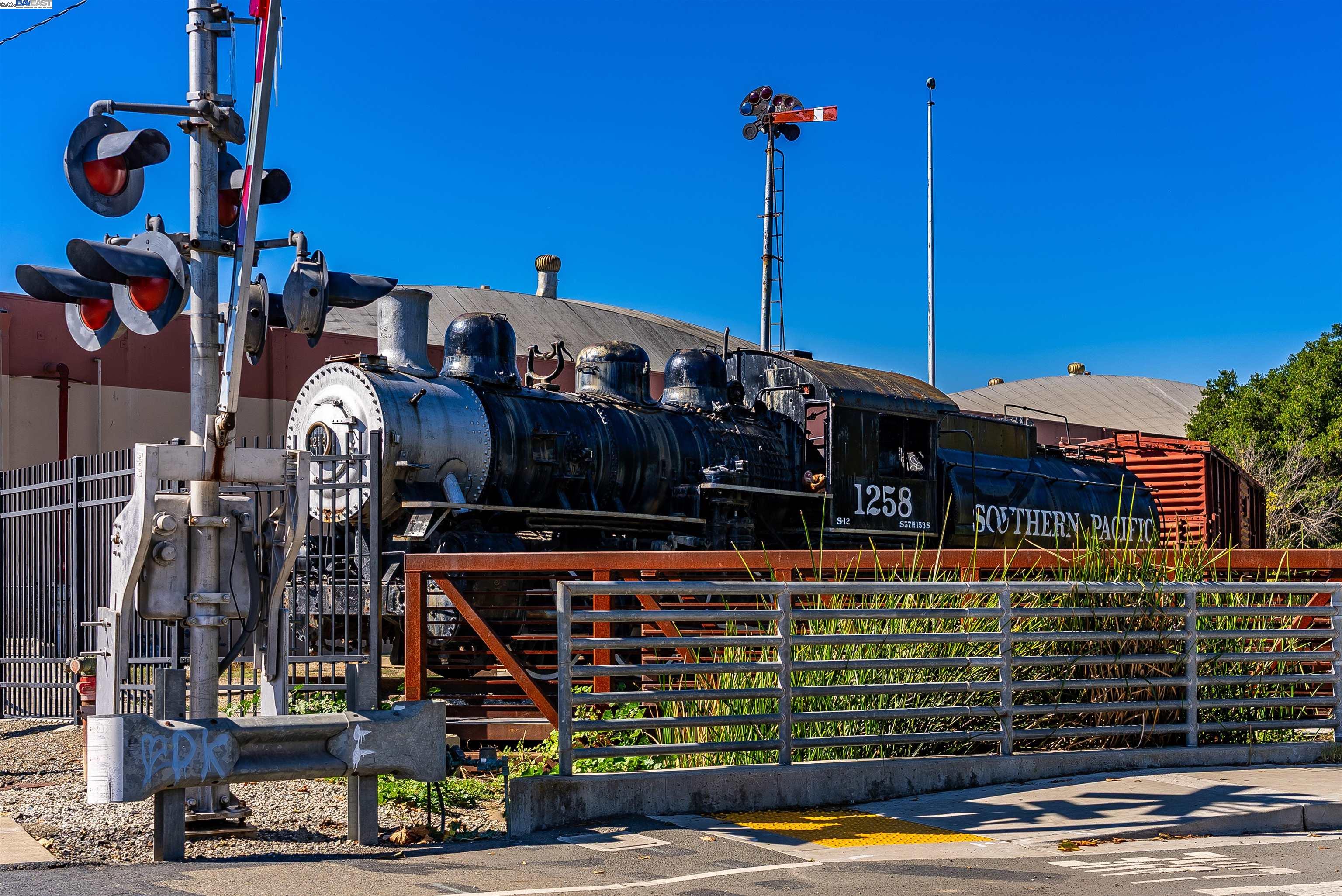 592 Ross Cir, Martinez