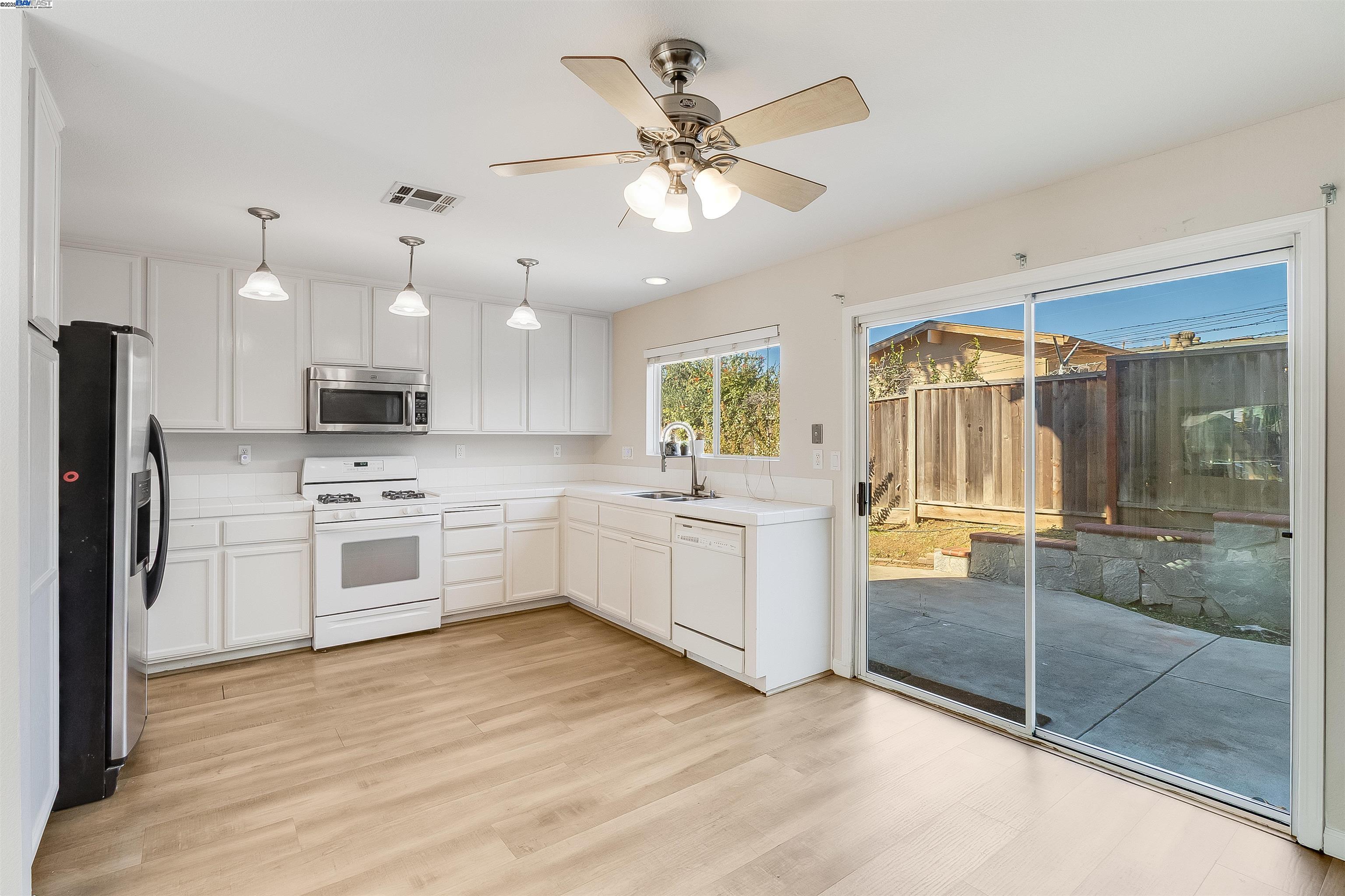 592 Ross Cir, Martinez