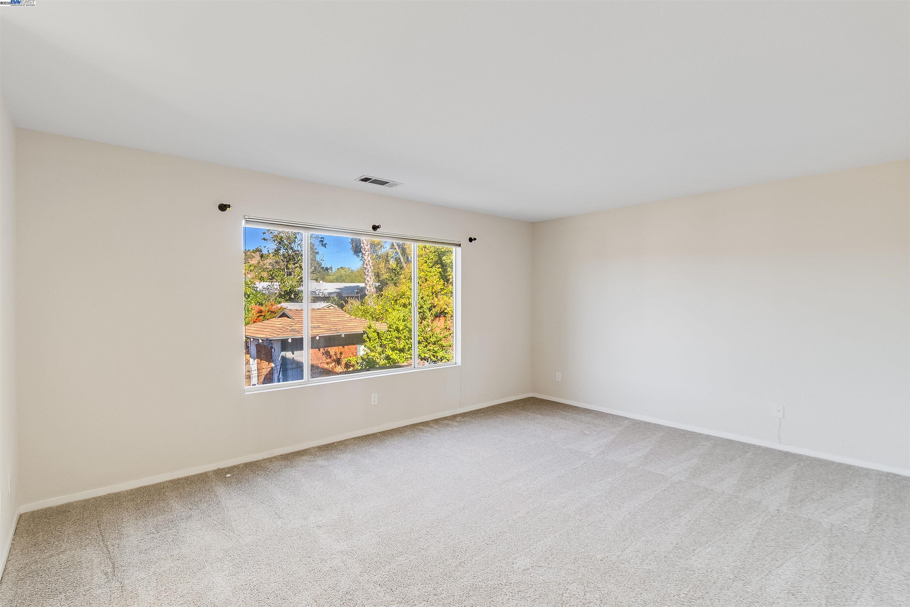 592 Ross Cir, Martinez