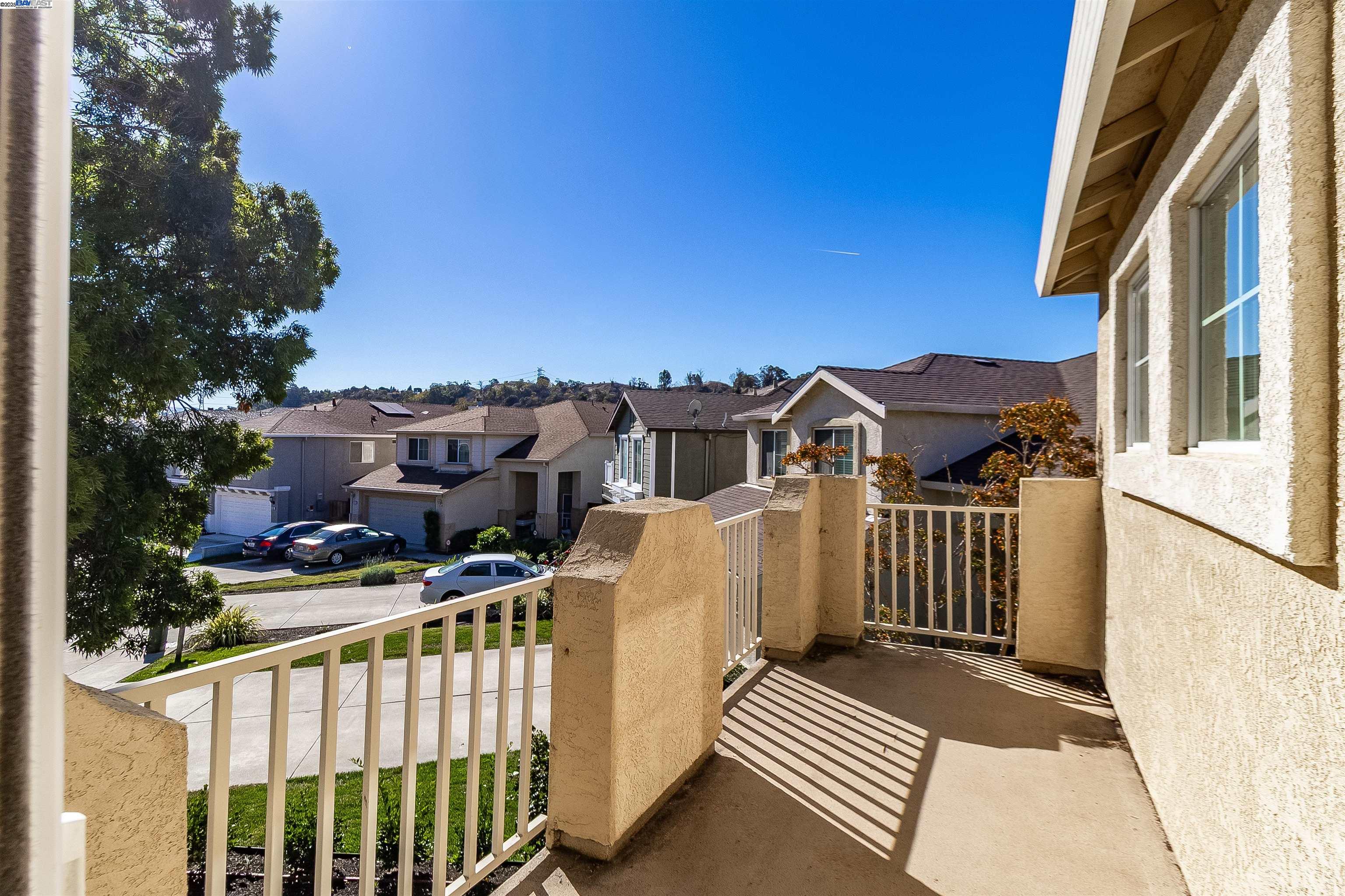 592 Ross Cir, Martinez