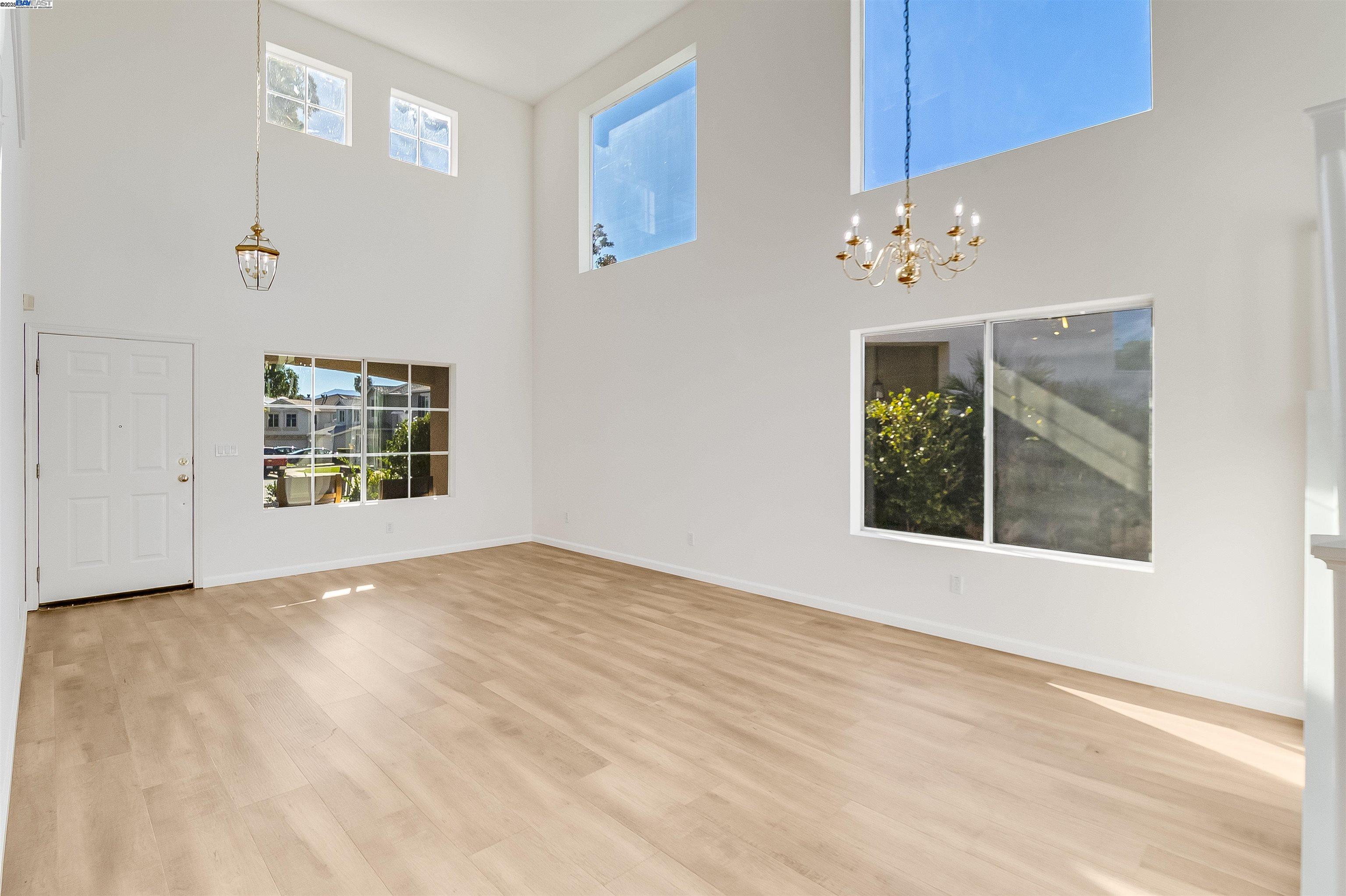 592 Ross Cir, Martinez