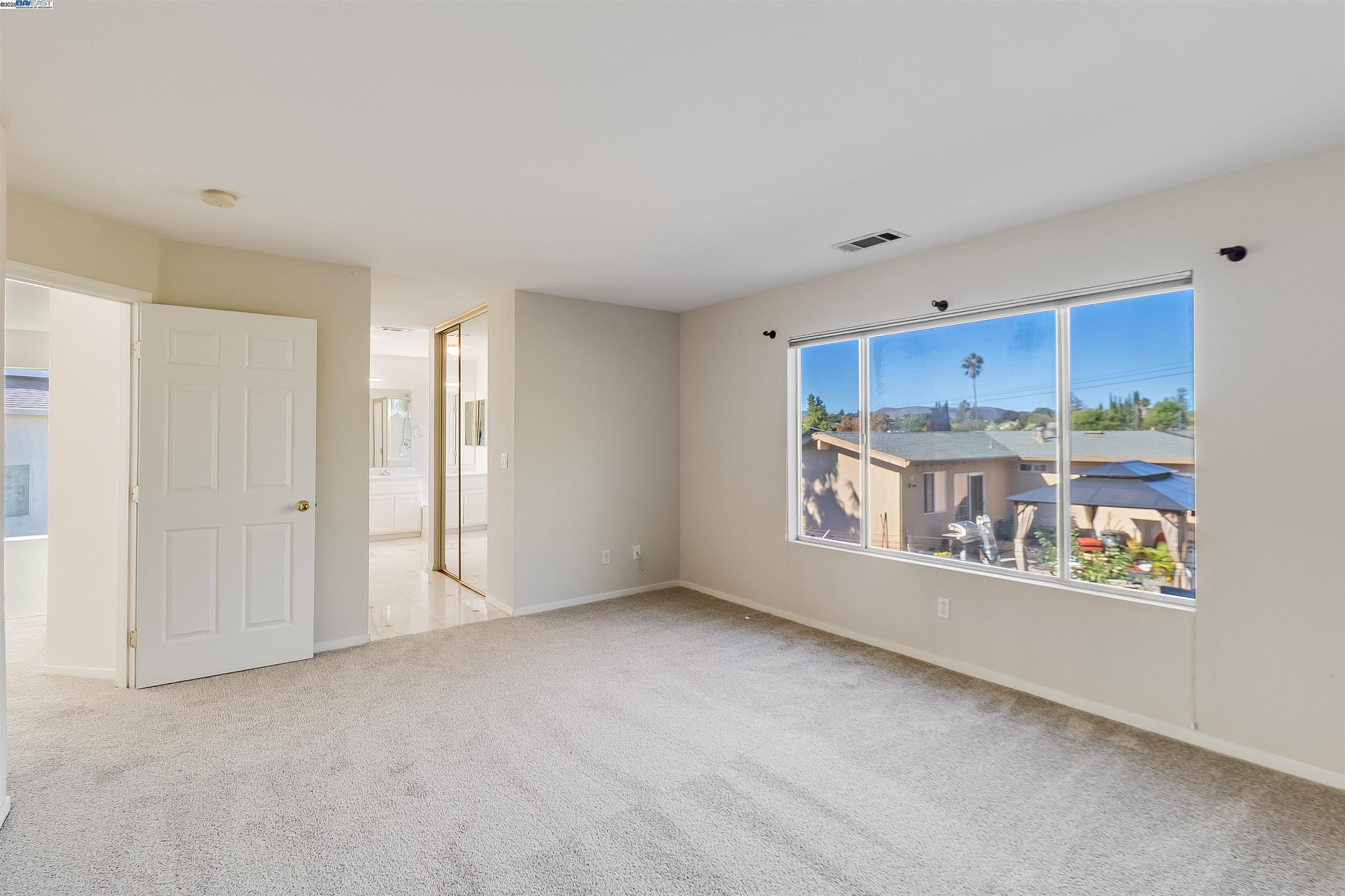 592 Ross Cir, Martinez