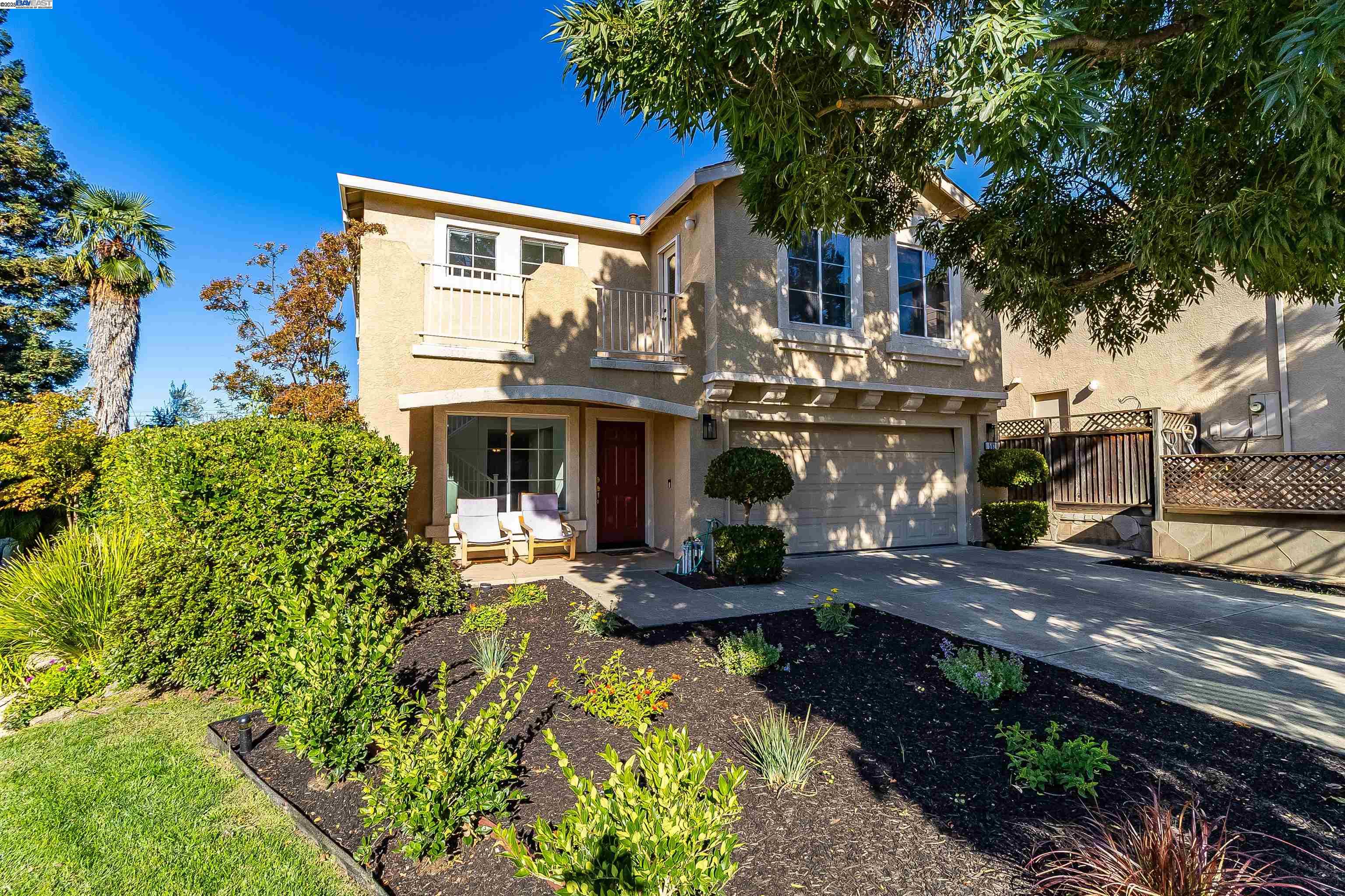 592 Ross Cir, Martinez