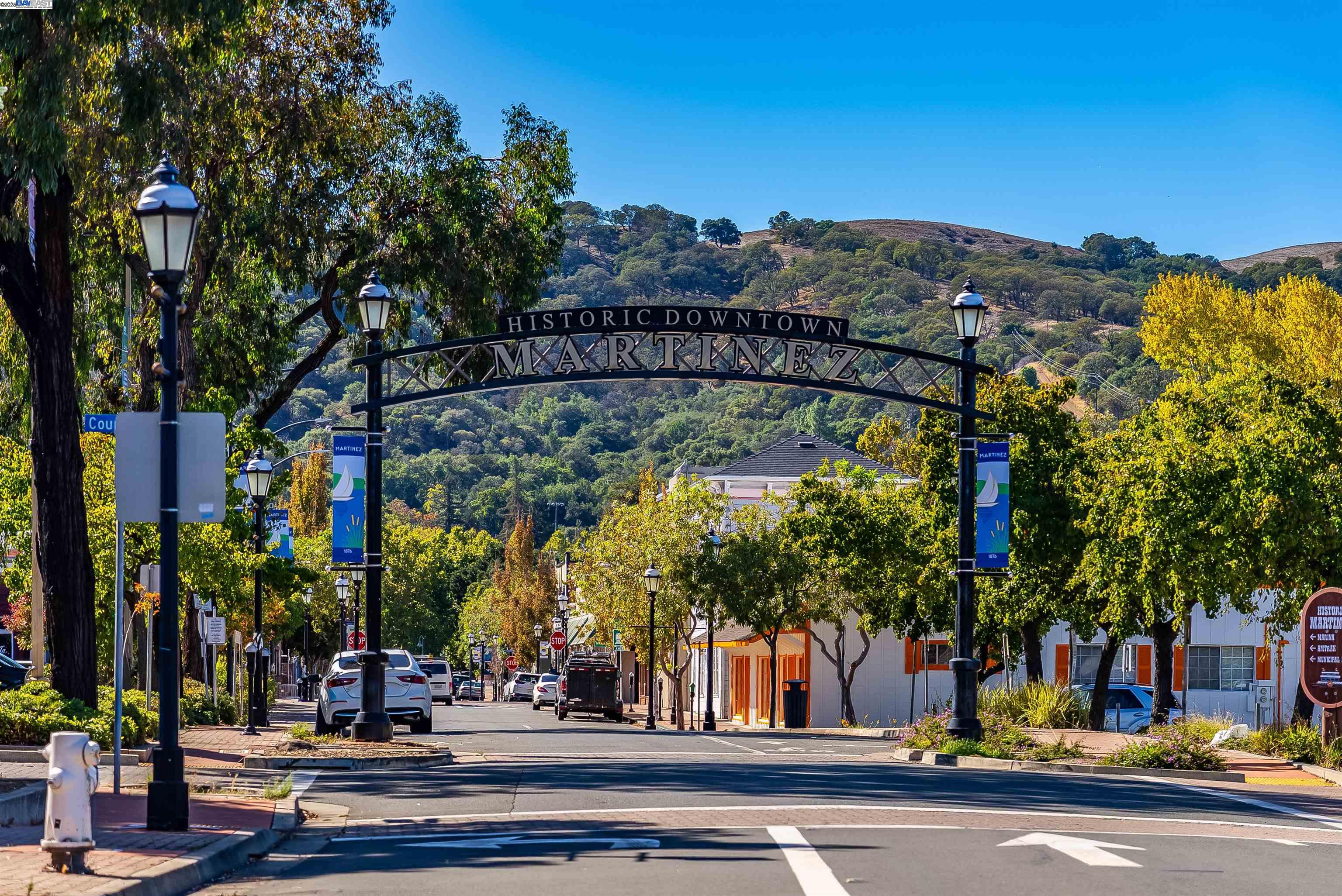 592 Ross Cir, Martinez