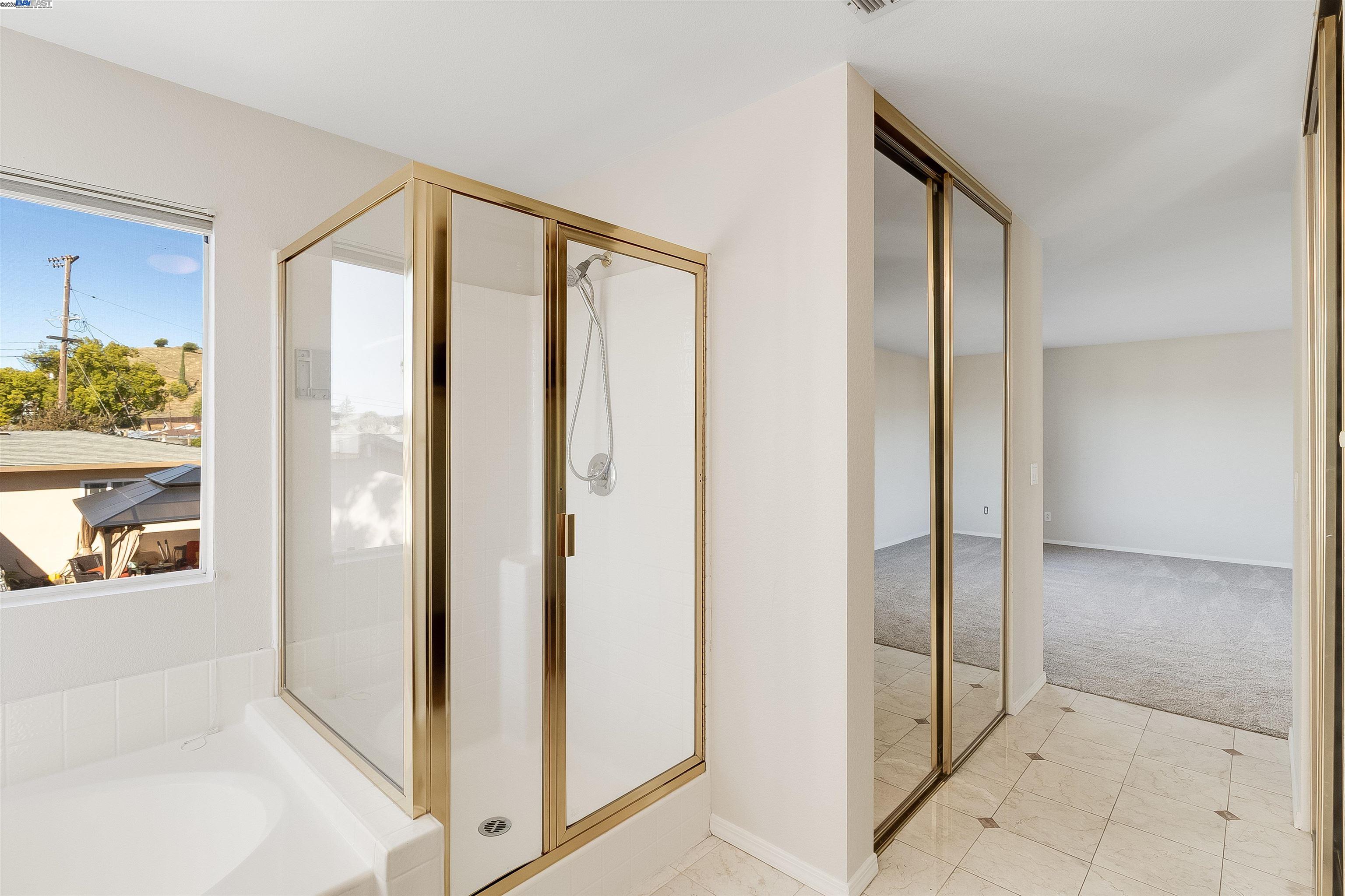 592 Ross Cir, Martinez