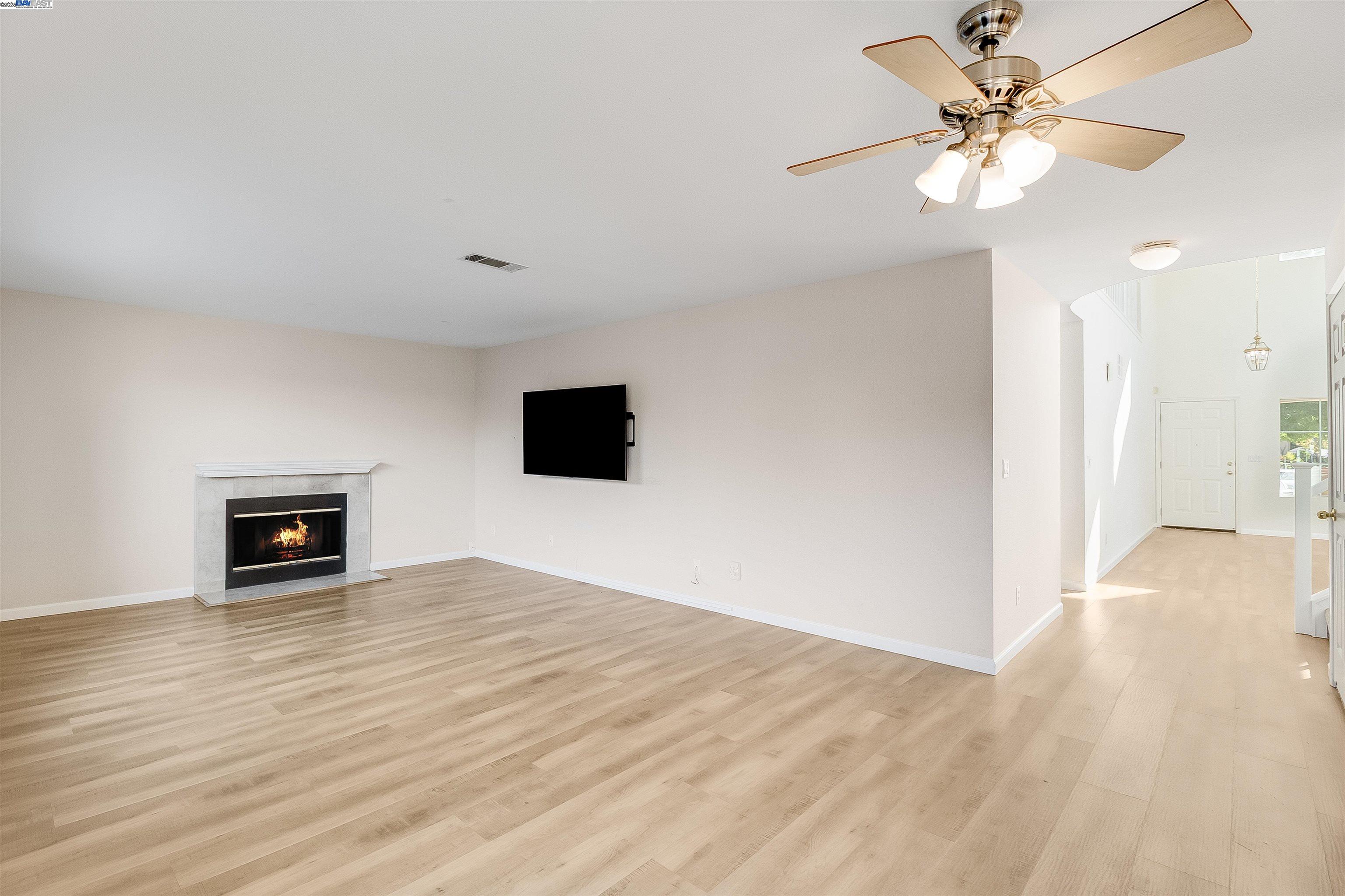 592 Ross Cir, Martinez