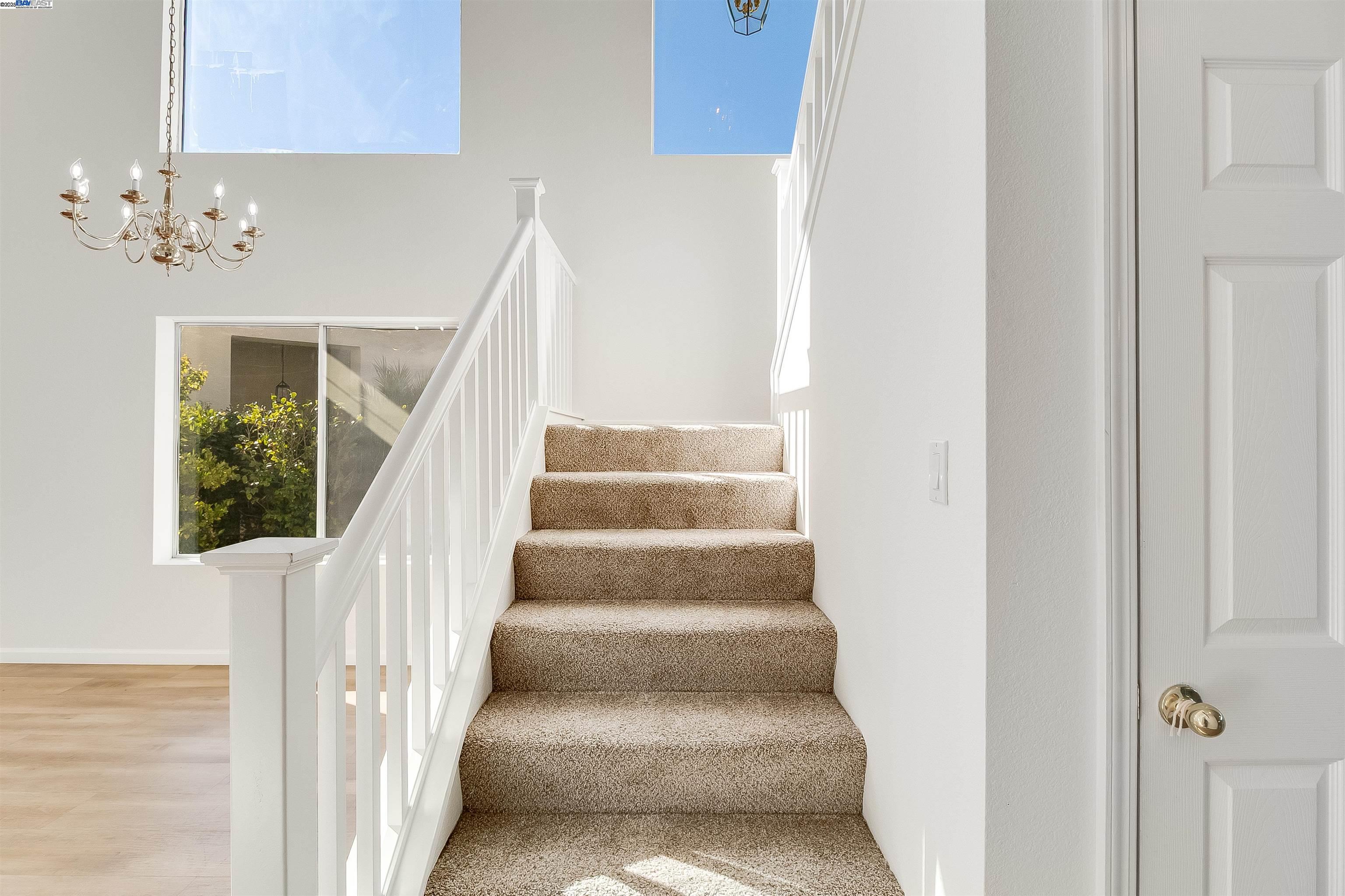 592 Ross Cir, Martinez