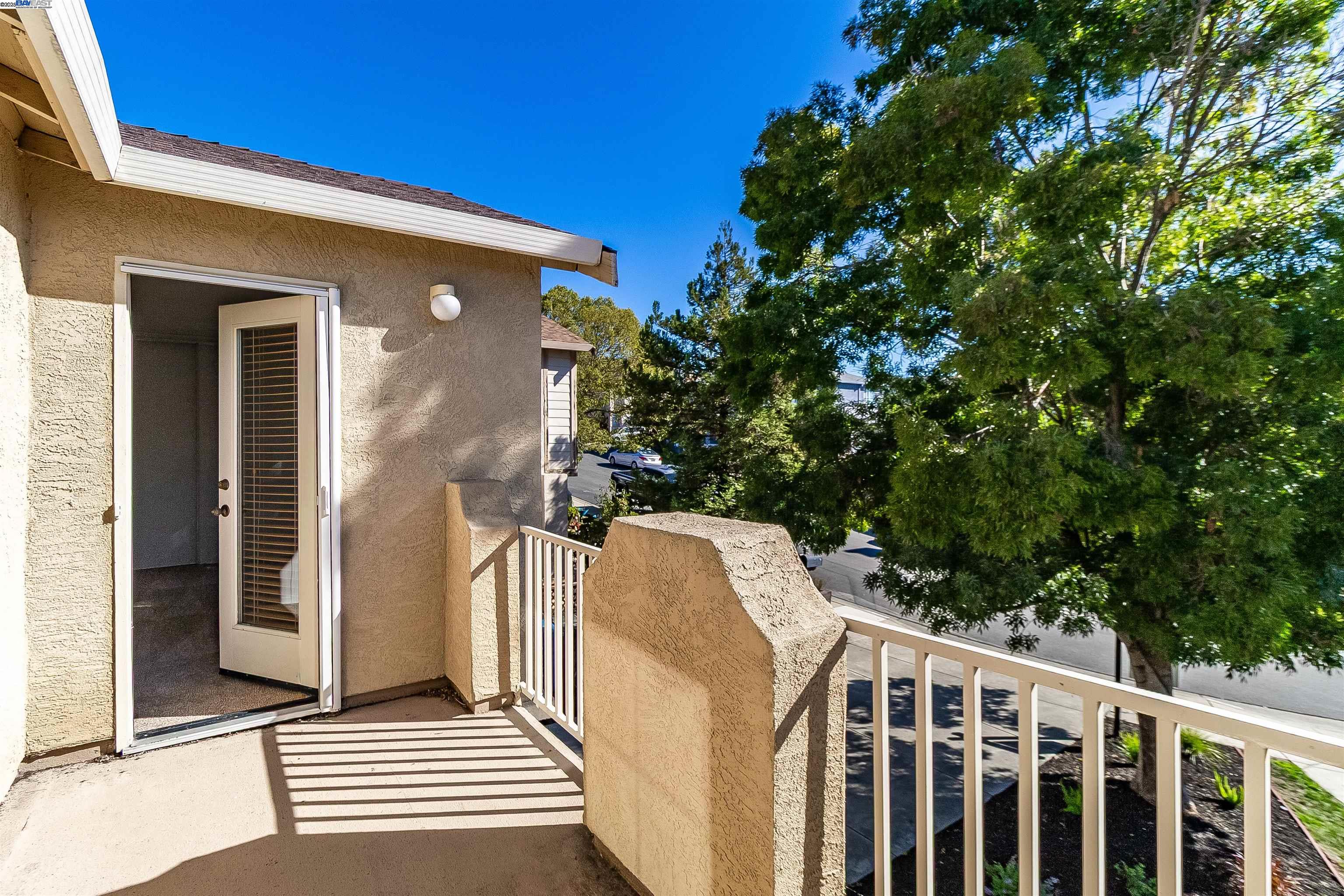 592 Ross Cir, Martinez