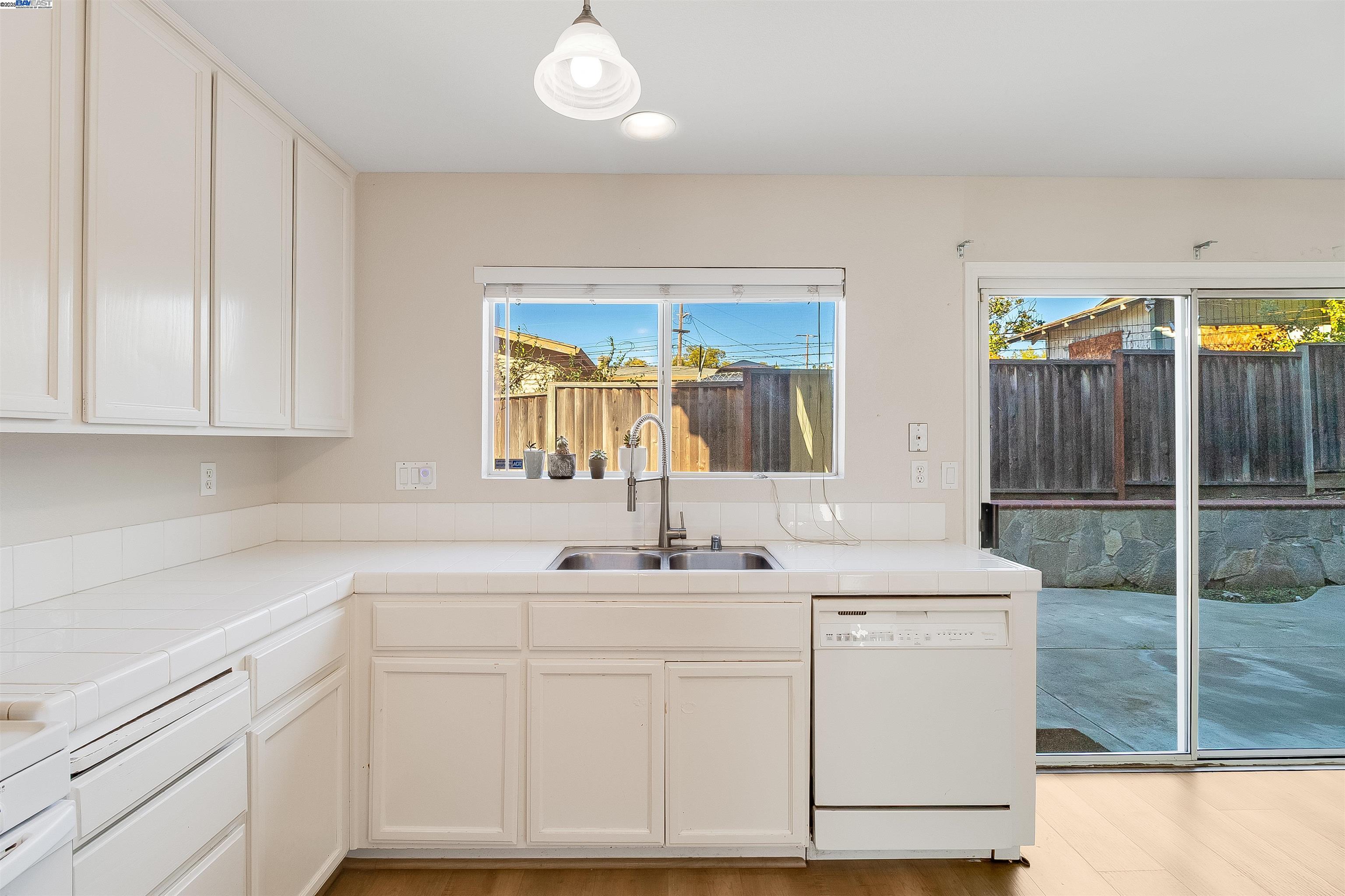 592 Ross Cir, Martinez