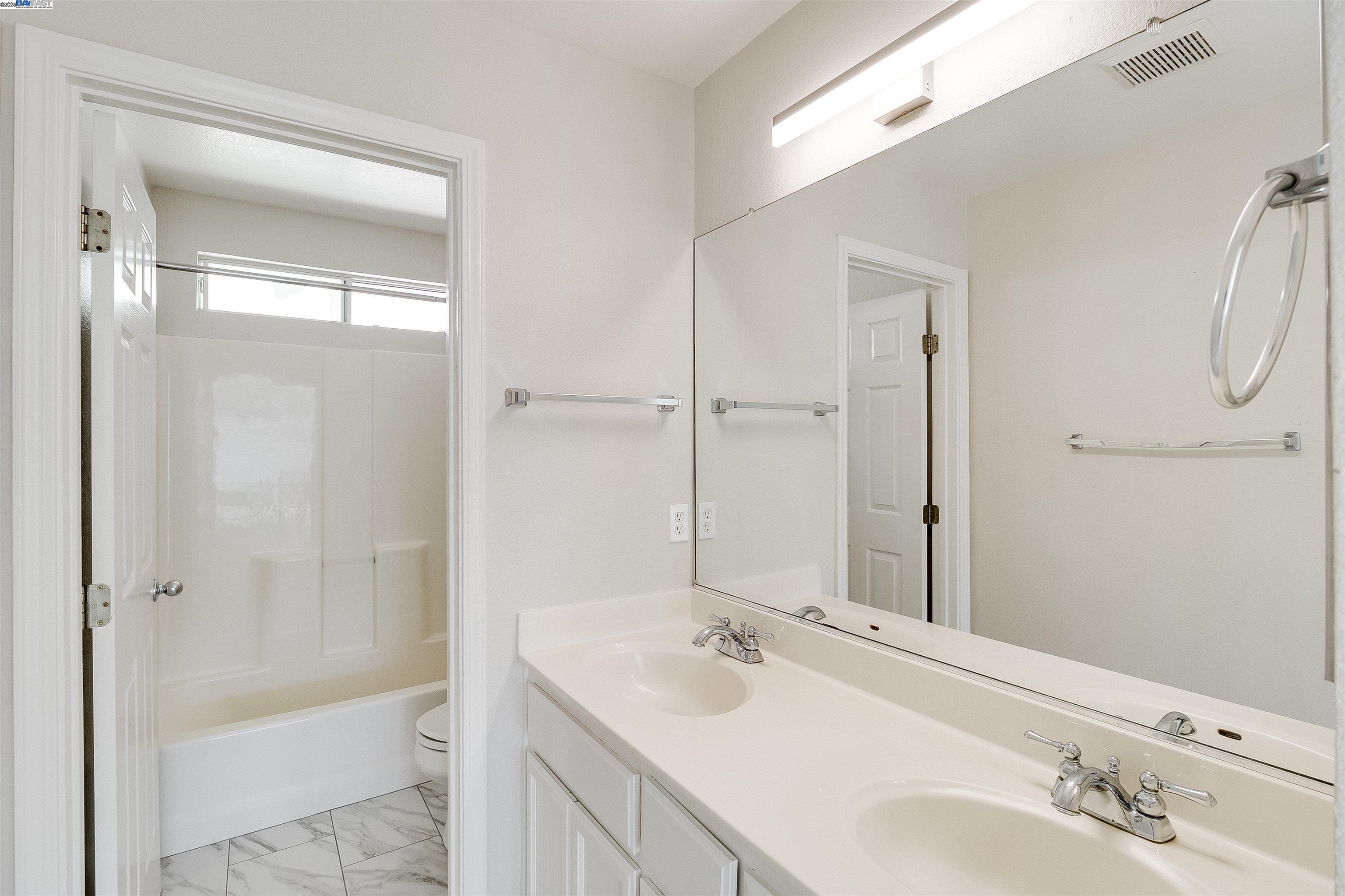 592 Ross Cir, Martinez