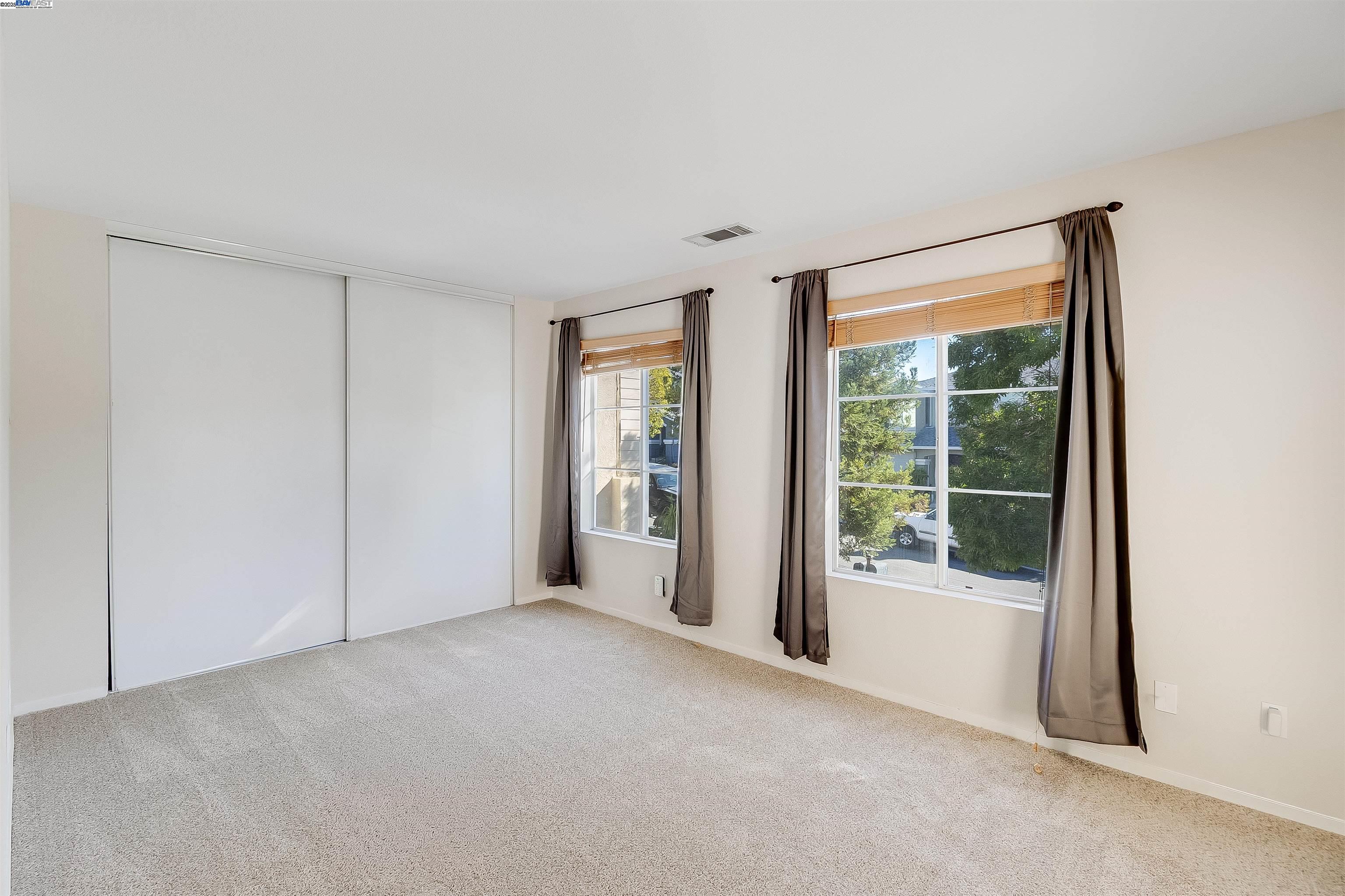 592 Ross Cir, Martinez