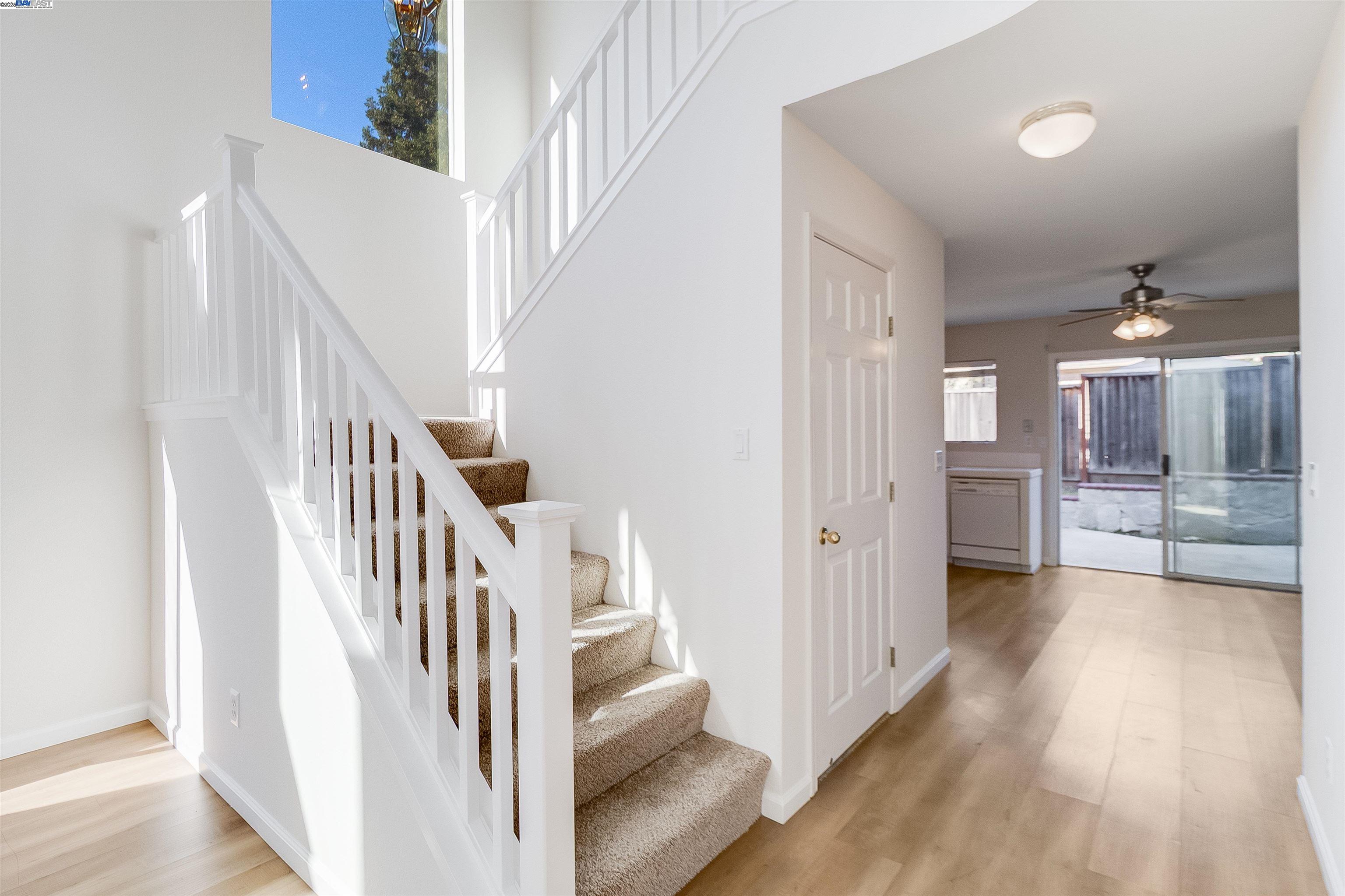 592 Ross Cir, Martinez