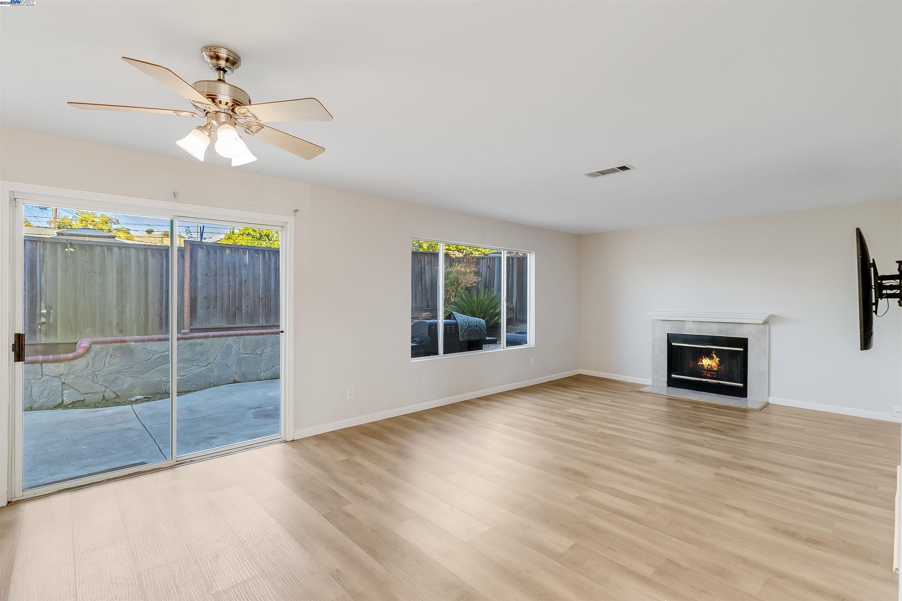 592 Ross Cir, Martinez