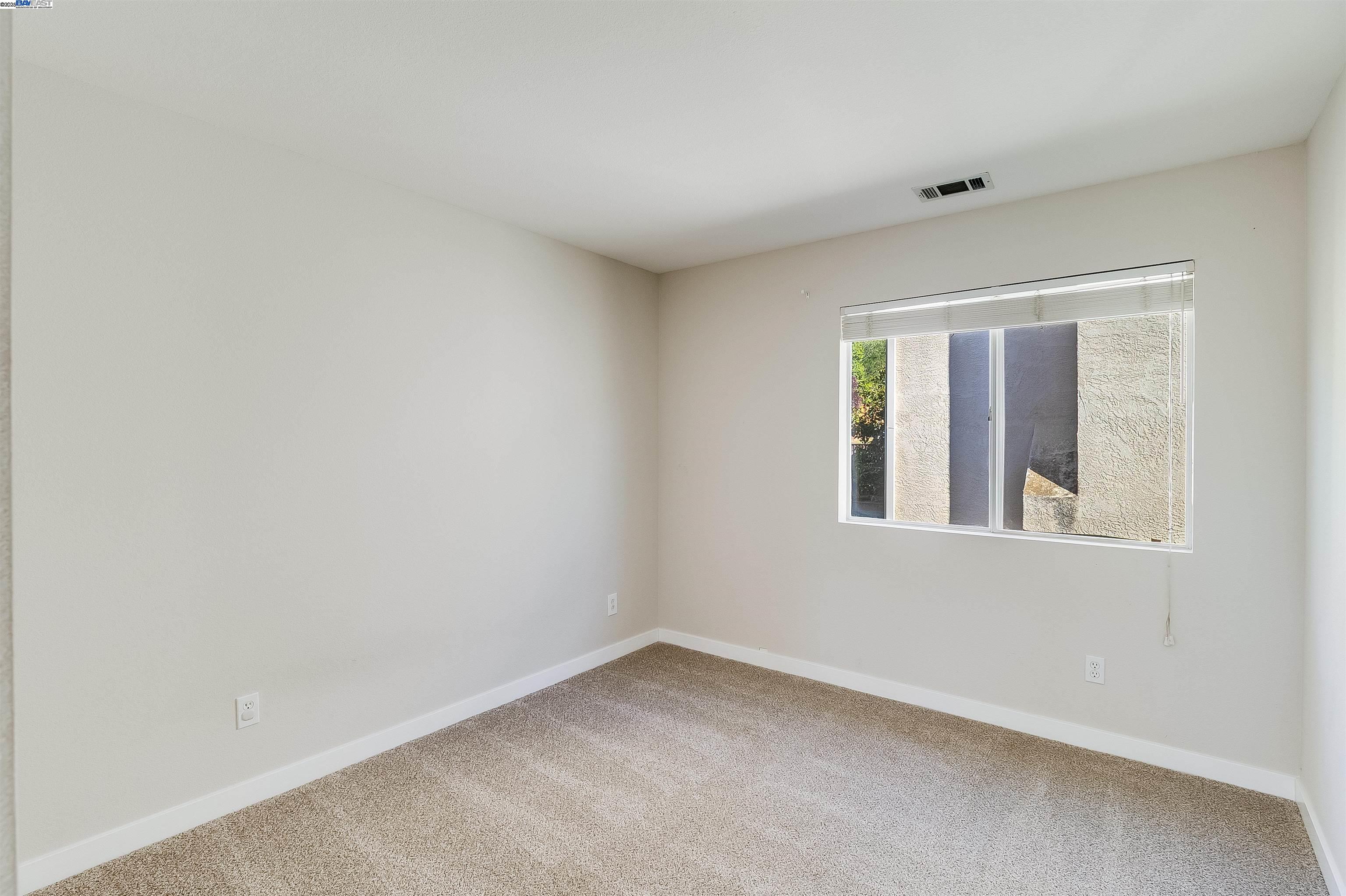 592 Ross Cir, Martinez