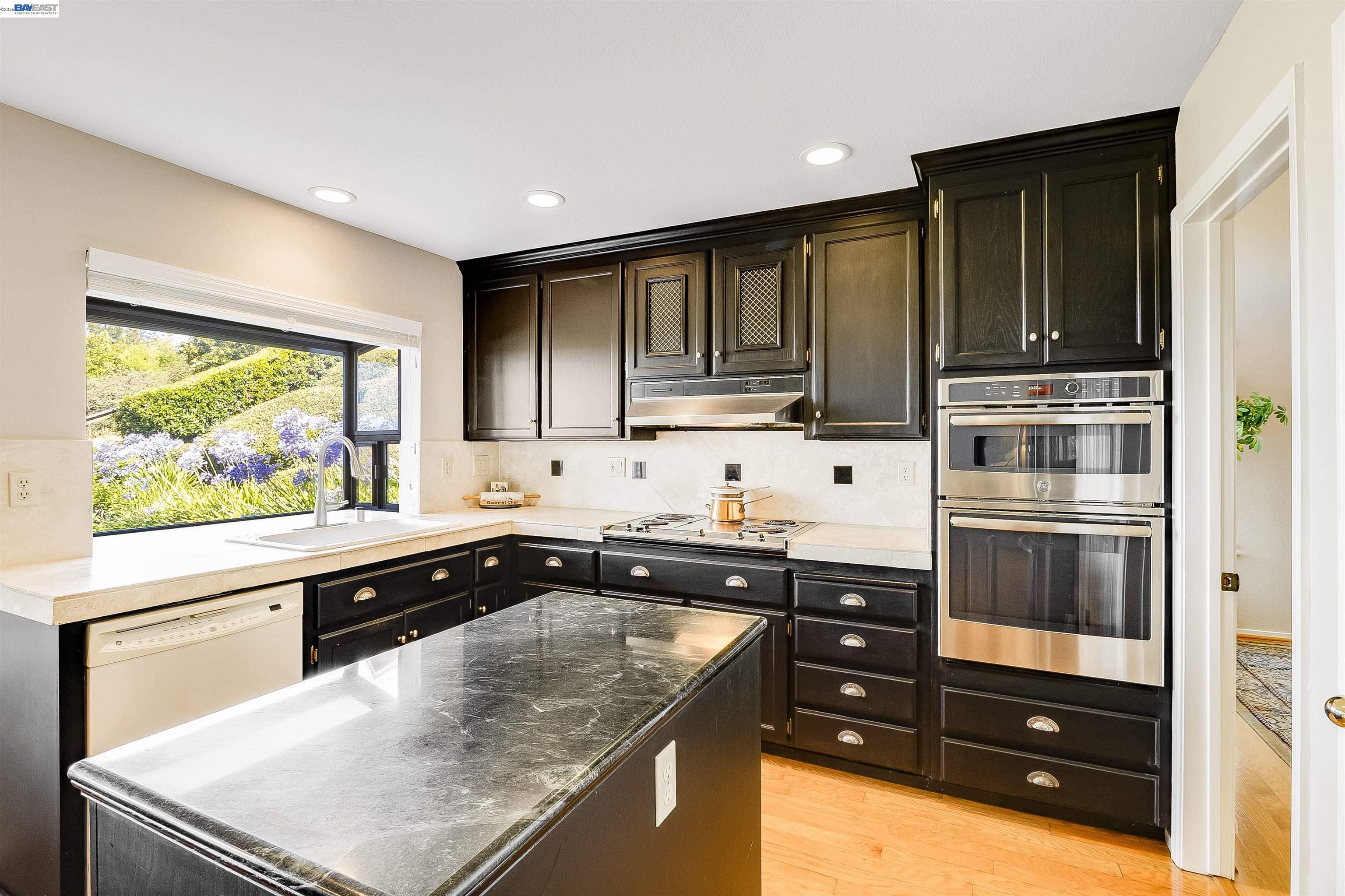 2321 Ascot Pkwy