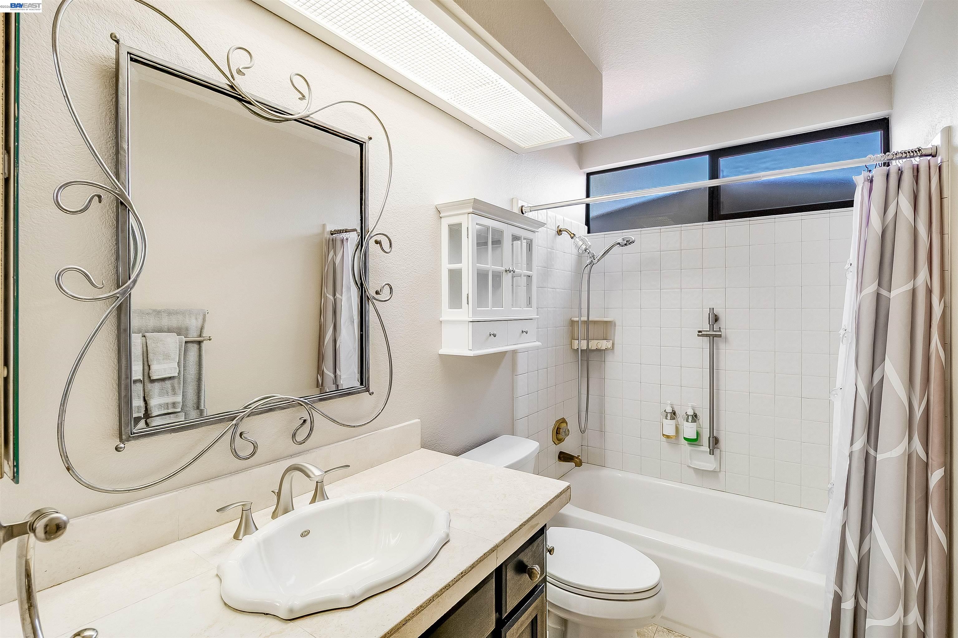 2321 Ascot Pkwy