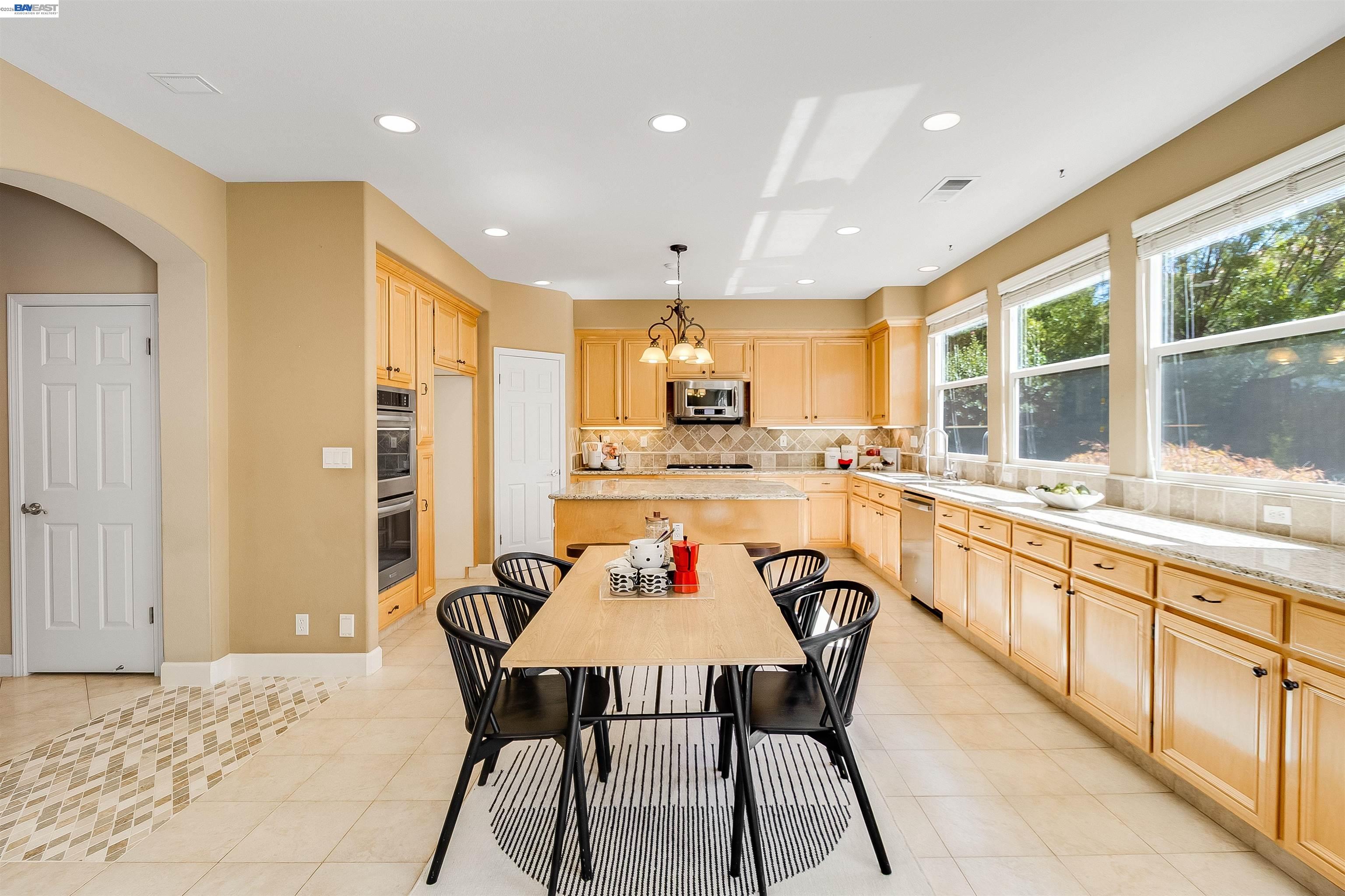 5811 Cattleya Dr