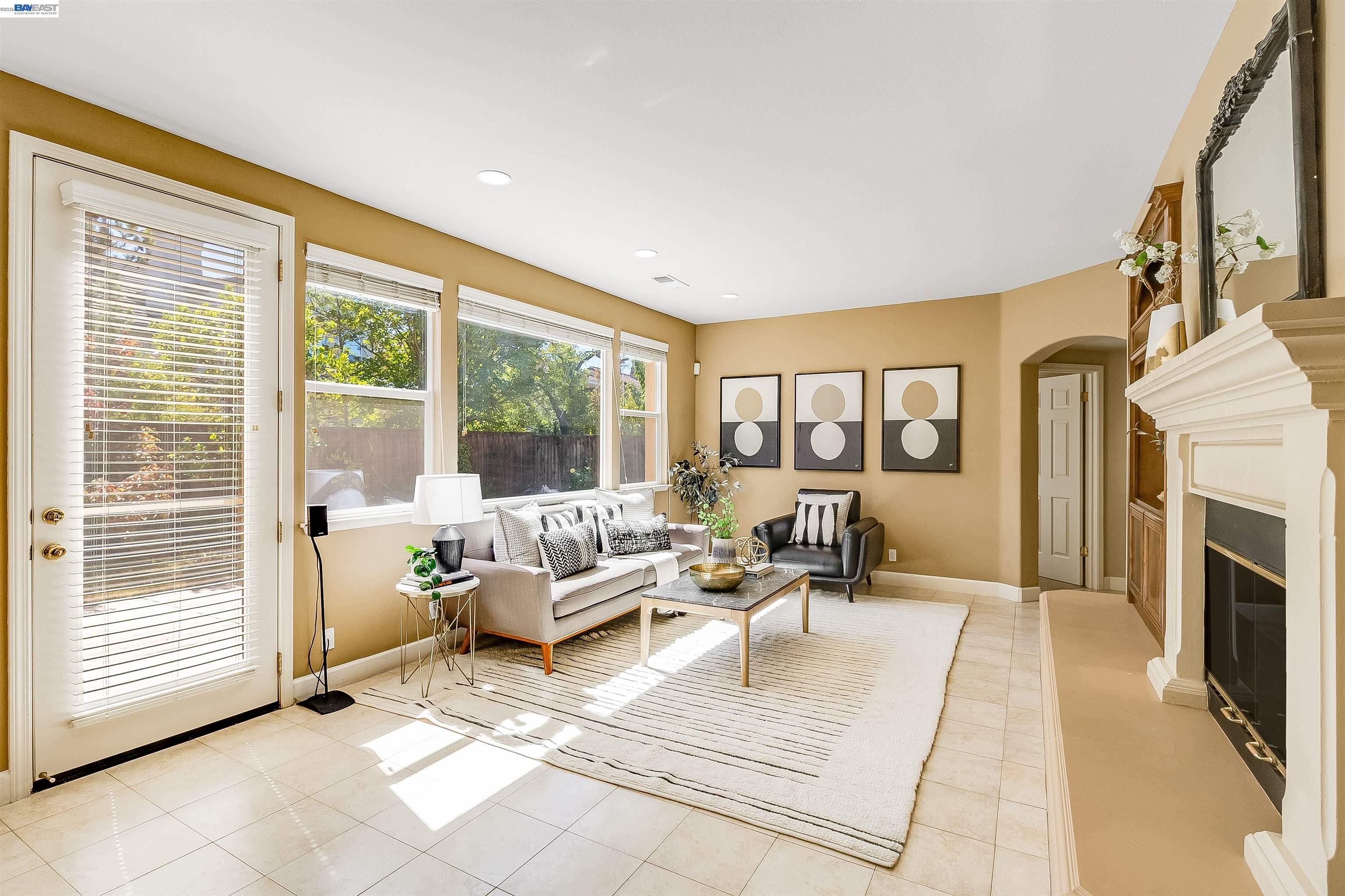 5811 Cattleya Dr