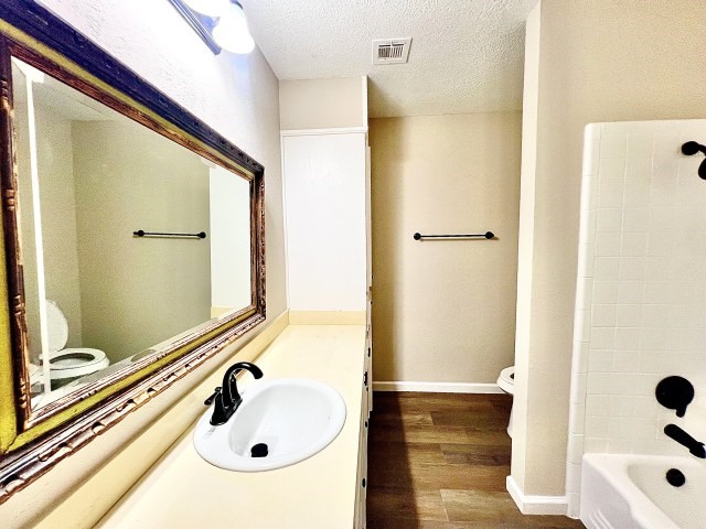 5409 Edinburgh Drive