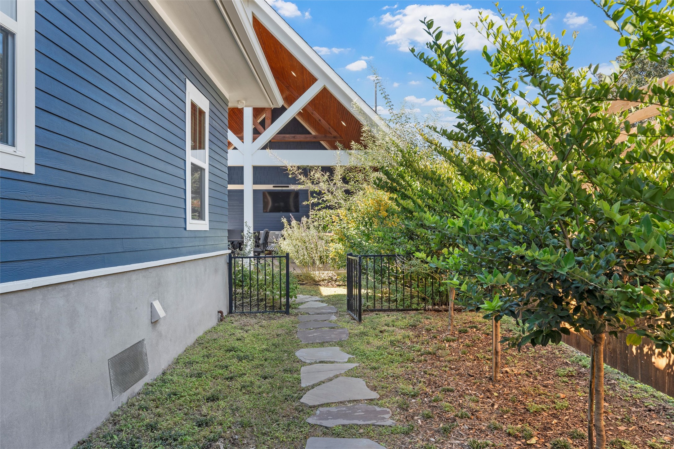 2217 Washington Avenue