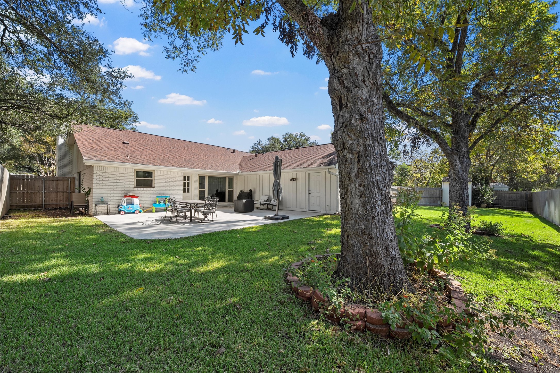 5625 Lake Jackson Street