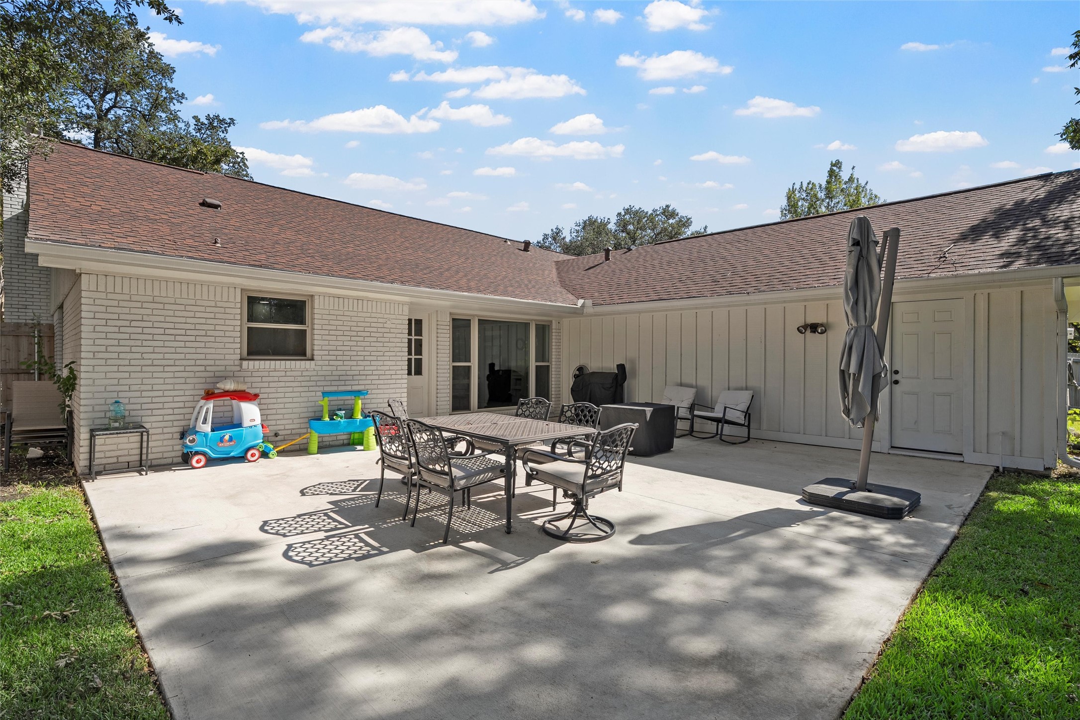 5625 Lake Jackson Street