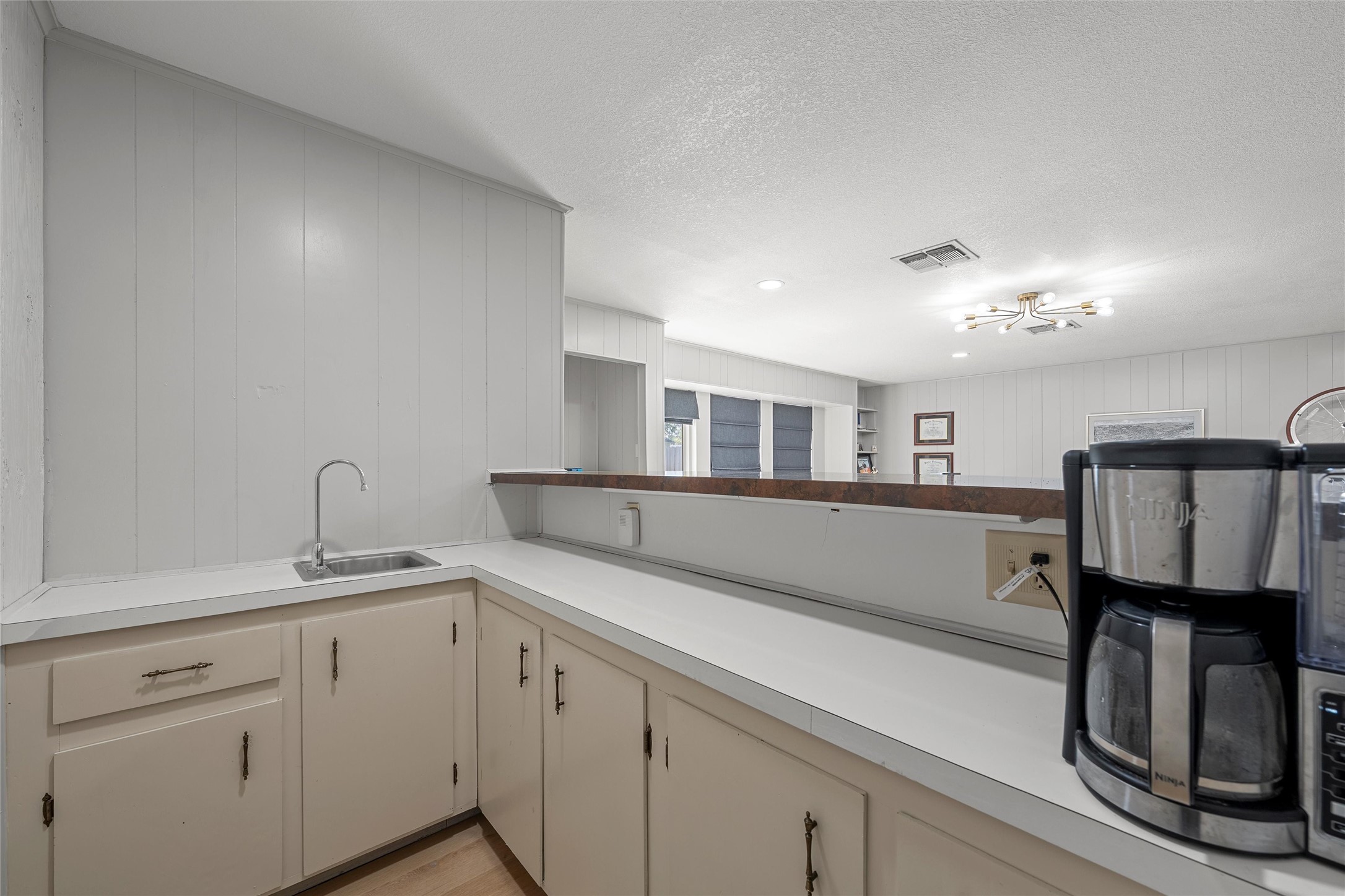 5625 Lake Jackson Street