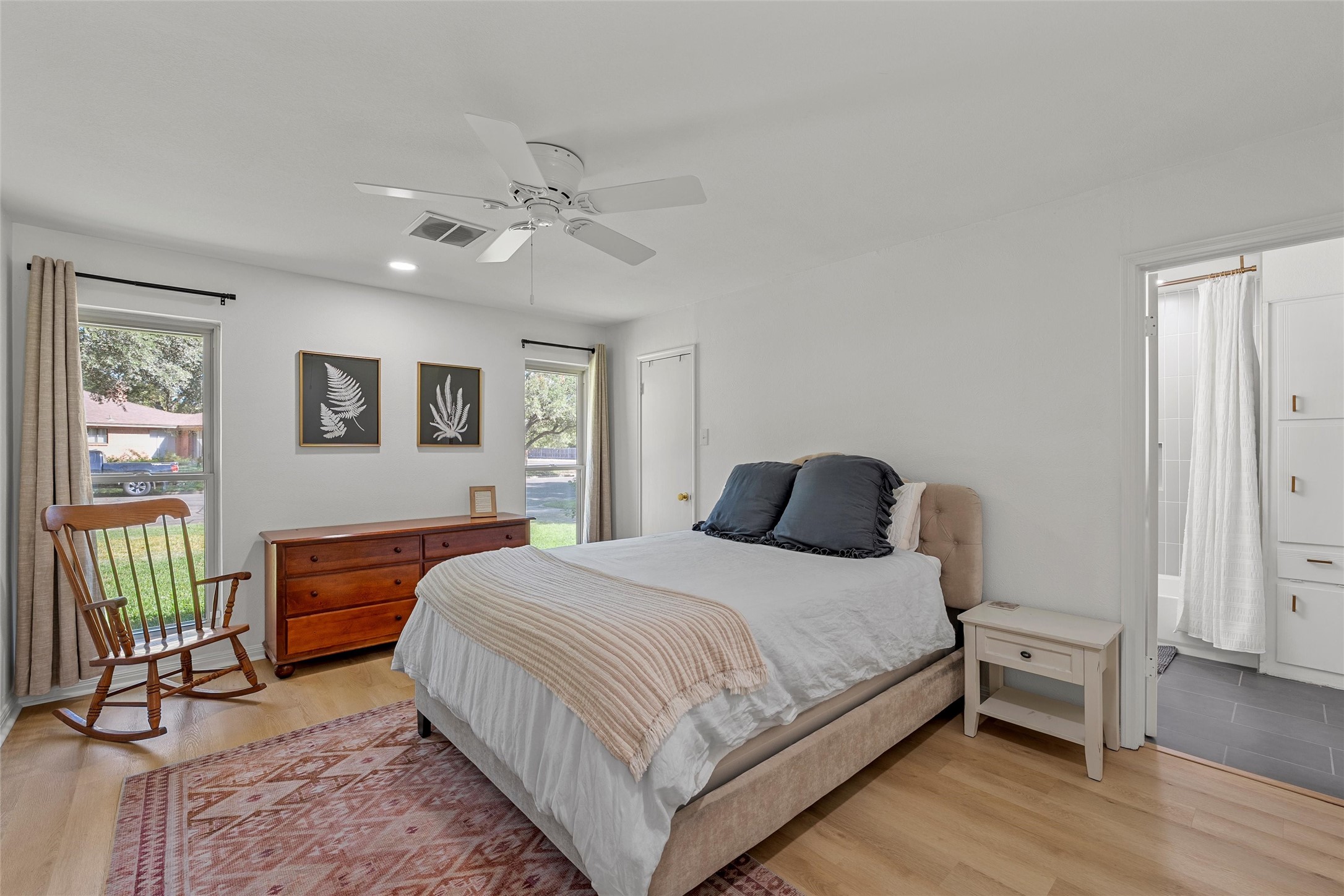 5625 Lake Jackson Street