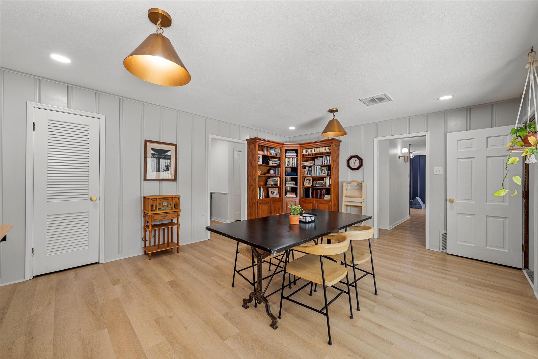 5625 Lake Jackson Street