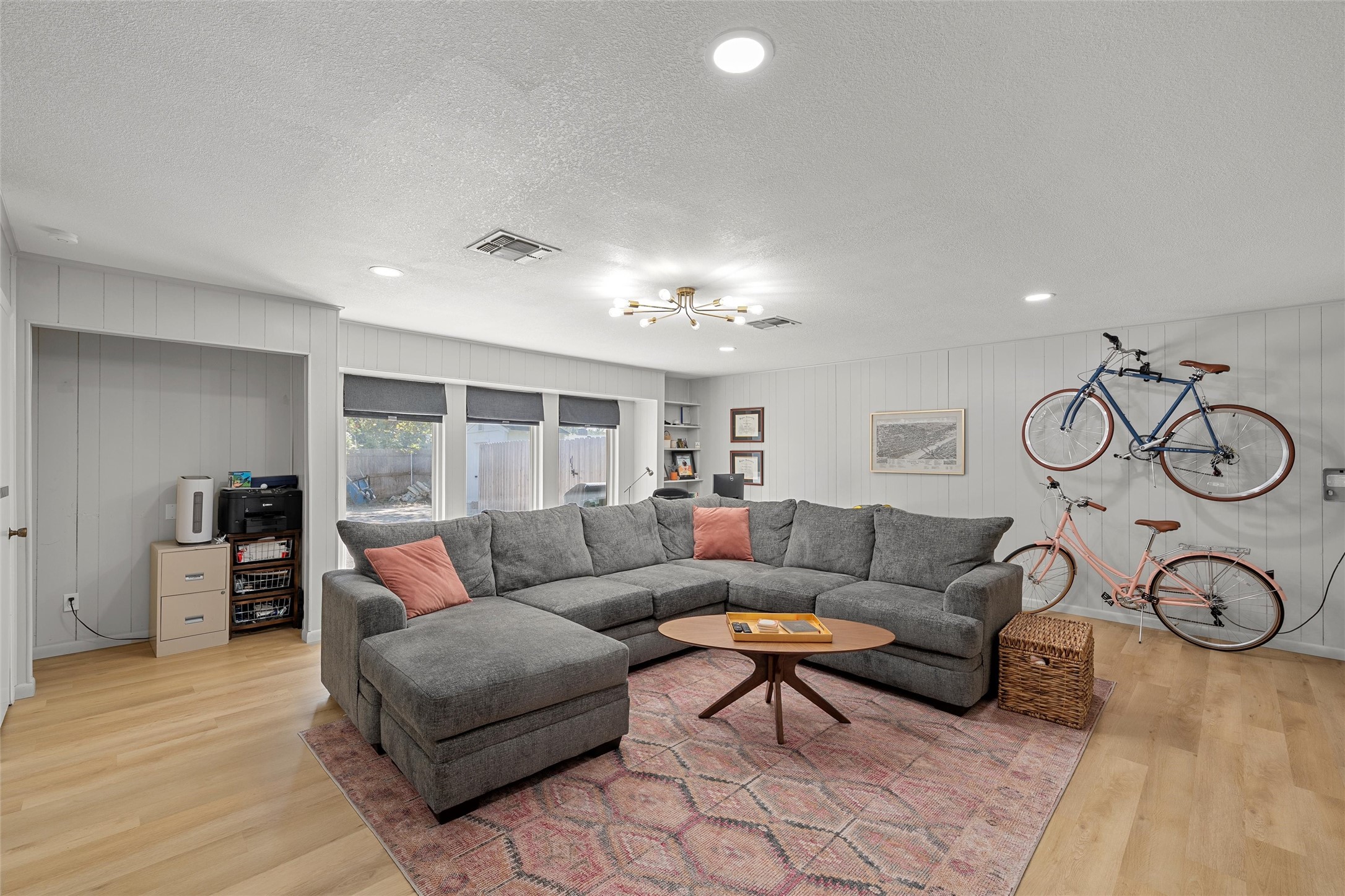 5625 Lake Jackson Street