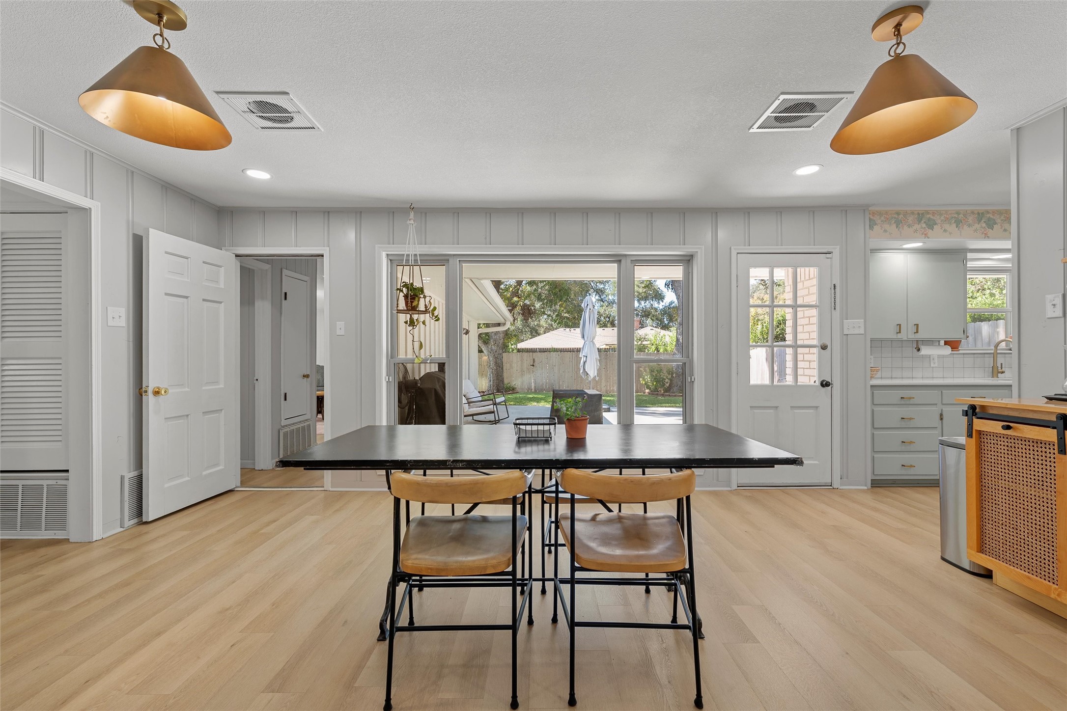 5625 Lake Jackson Street