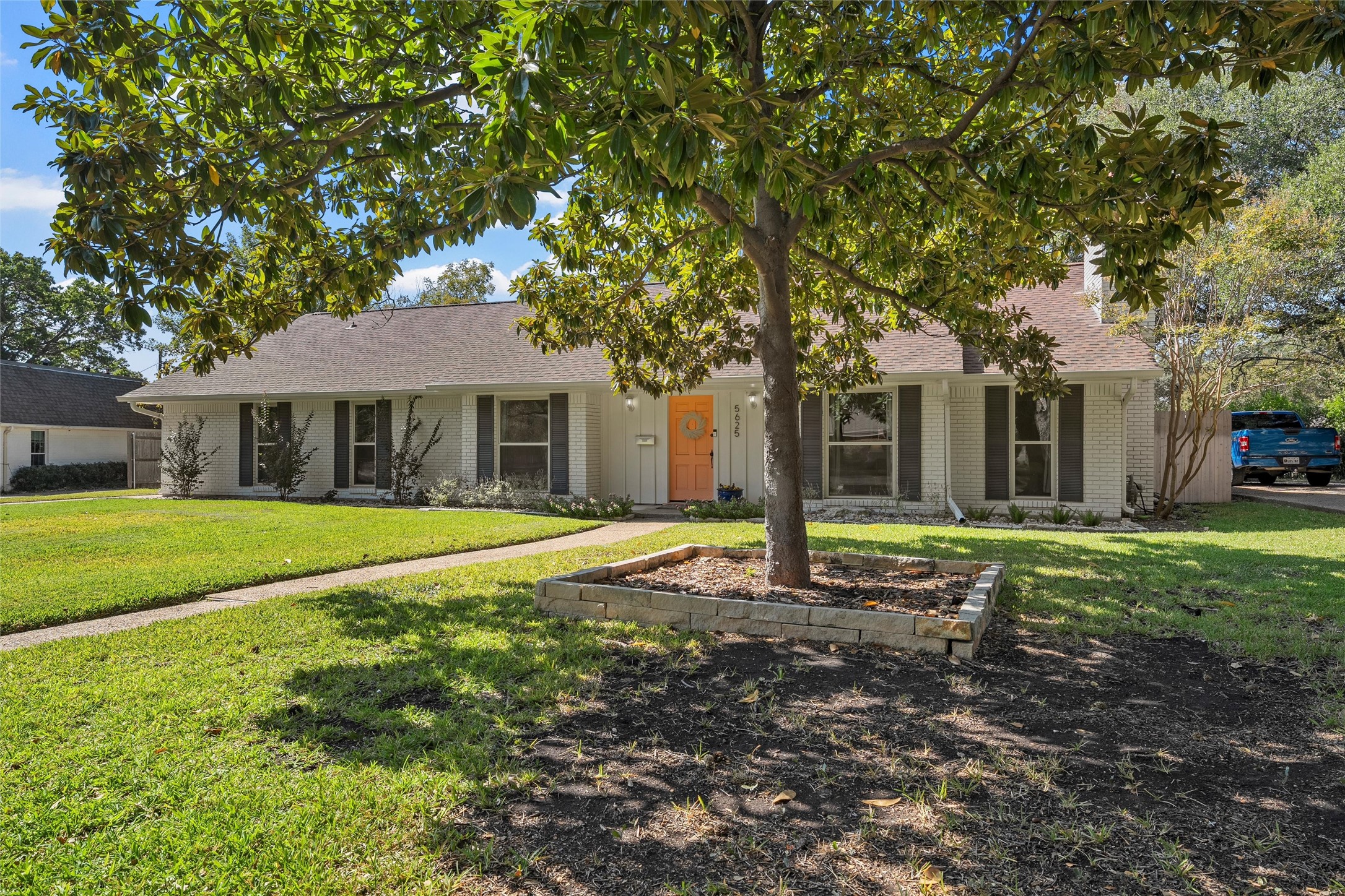 5625 Lake Jackson Street