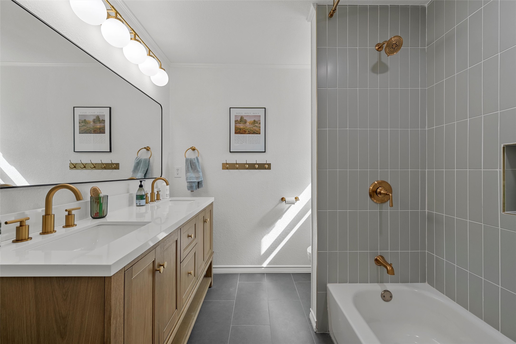 5625 Lake Jackson Street