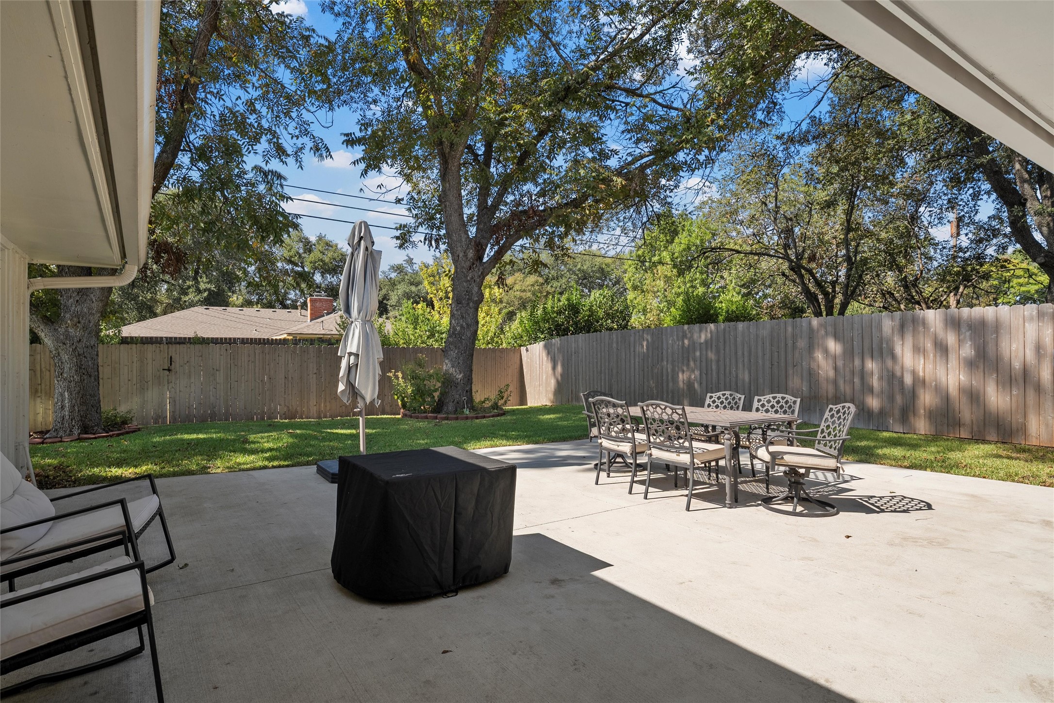 5625 Lake Jackson Street