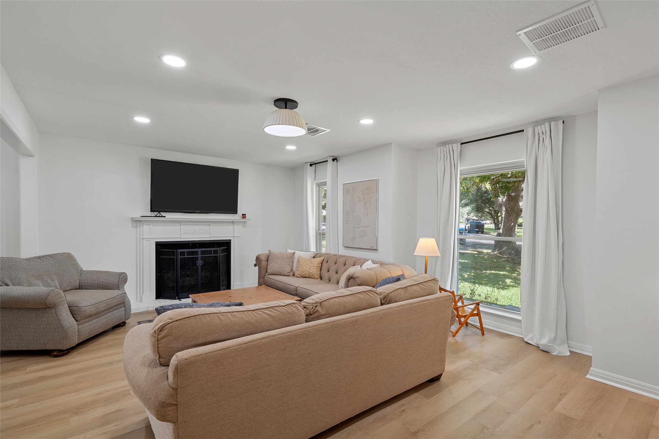 5625 Lake Jackson Street