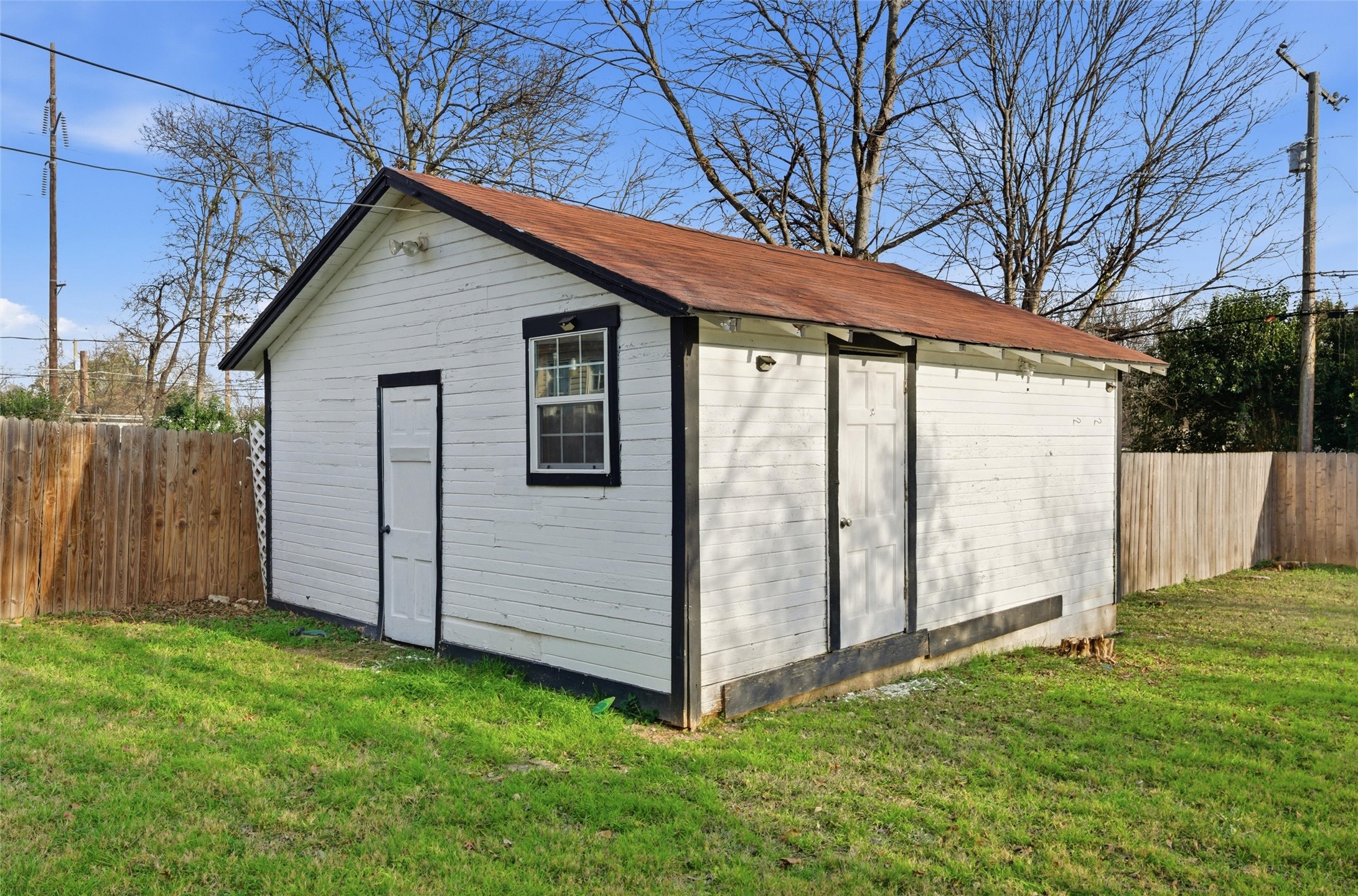 2712 Live Oak Avenue