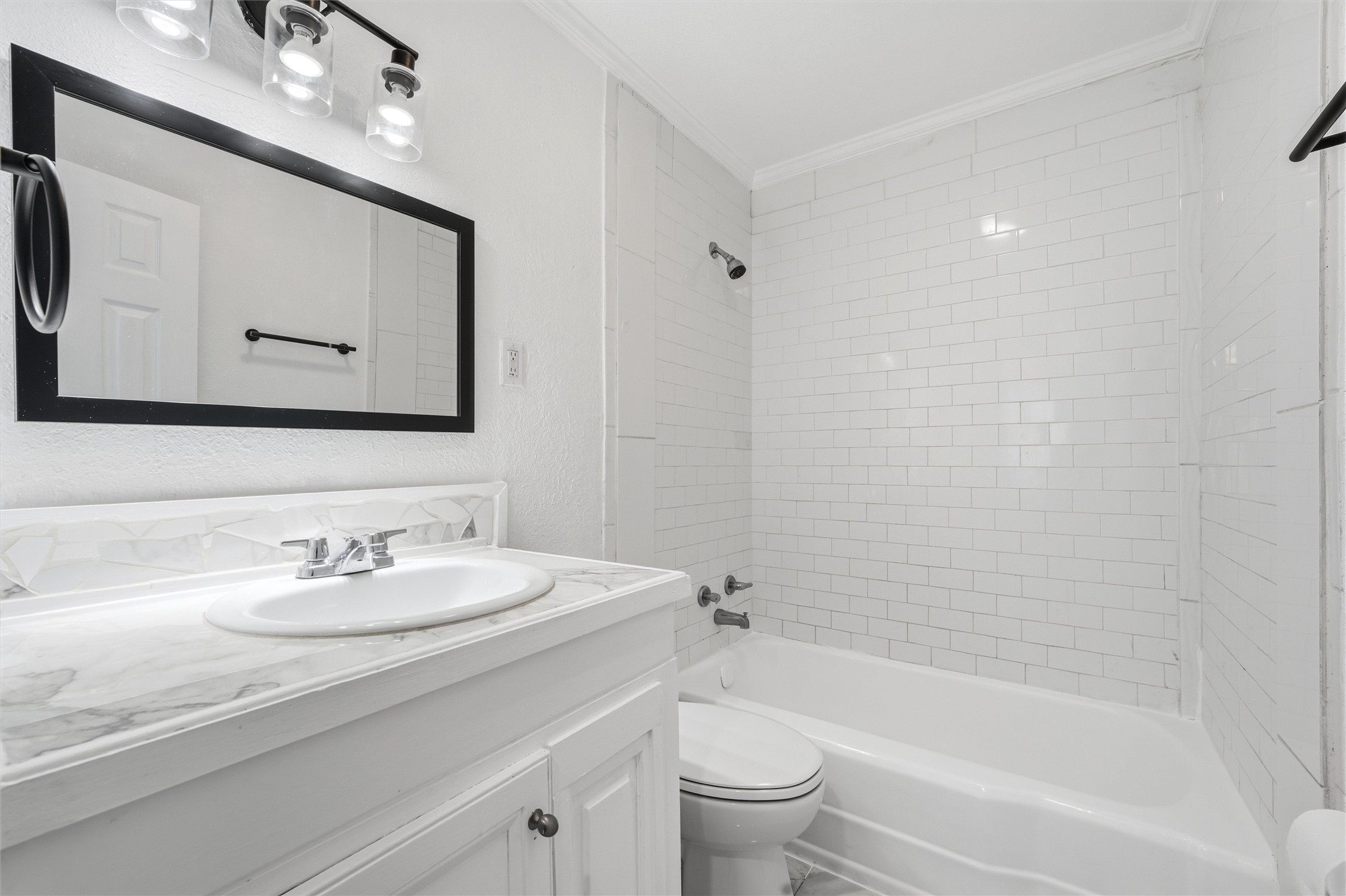 2712 Live Oak Avenue