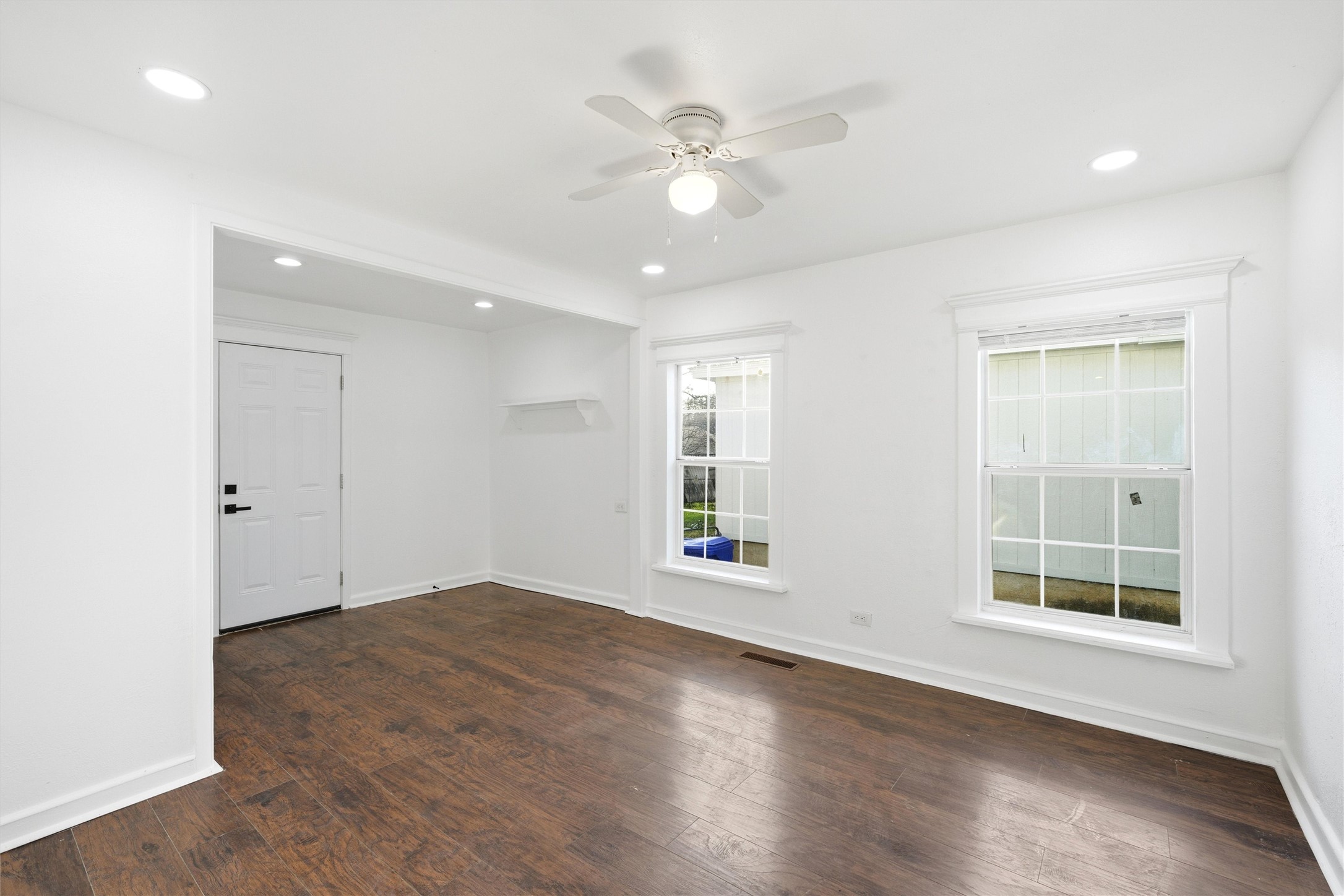 2712 Live Oak Avenue