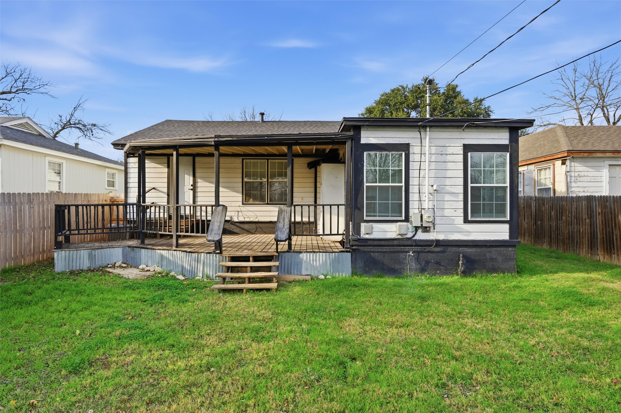 2712 Live Oak Avenue