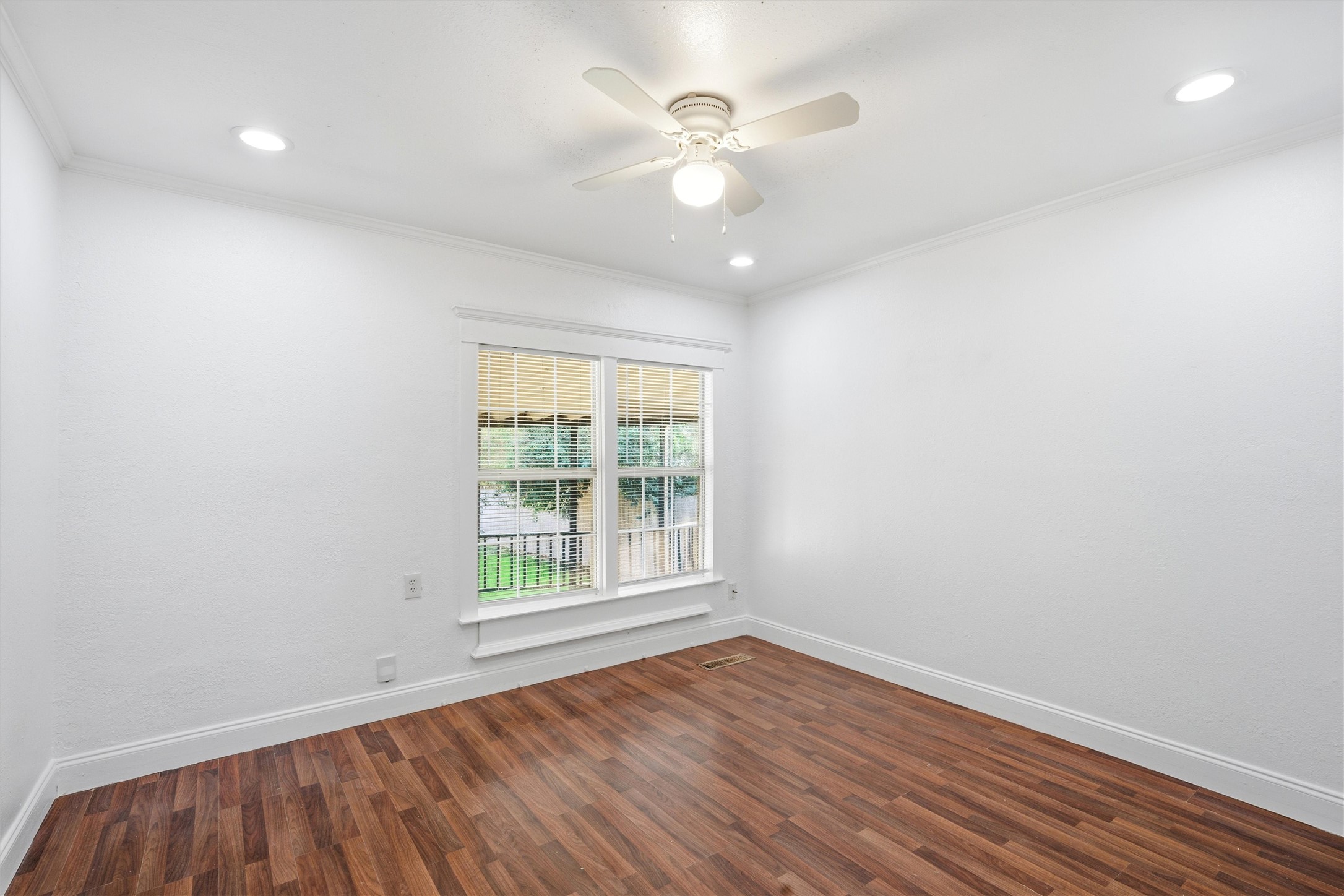 2712 Live Oak Avenue