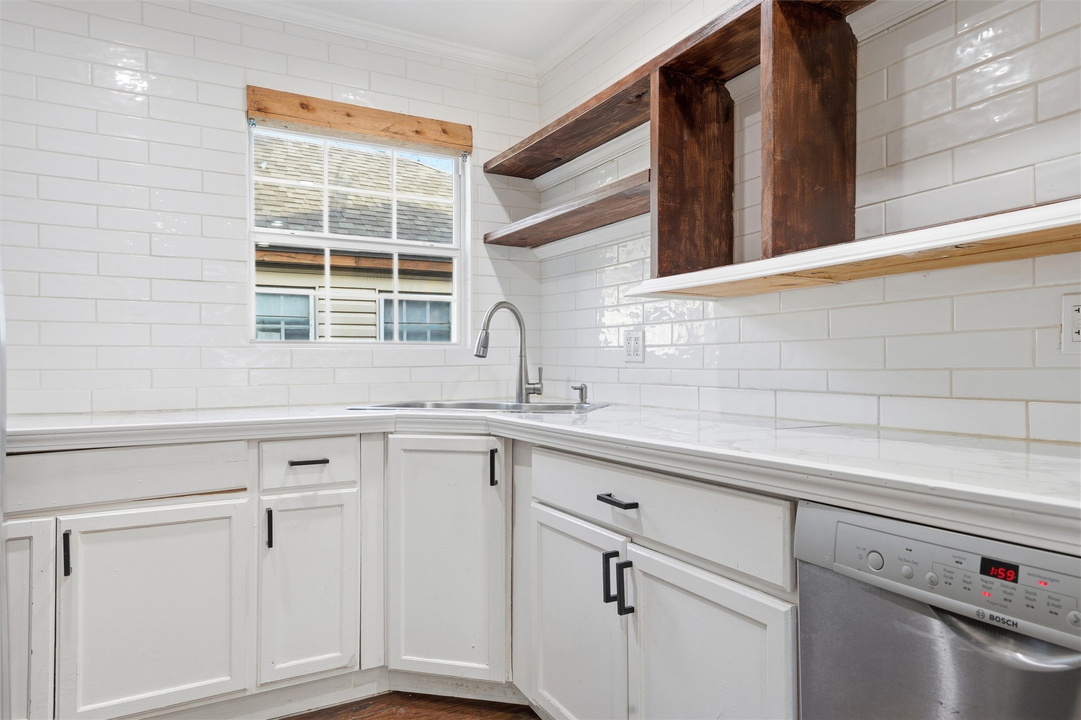 2712 Live Oak Avenue