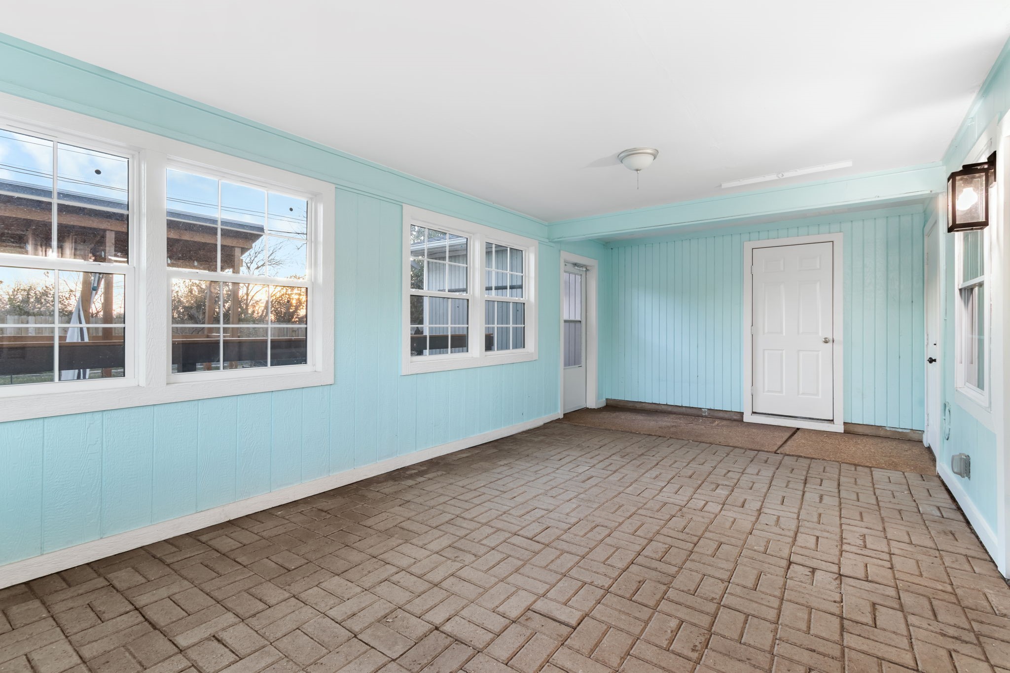 2208 Lake Ridge Circle