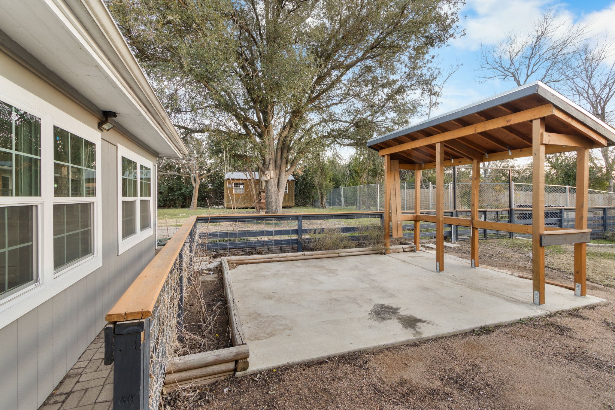 2208 Lake Ridge Circle