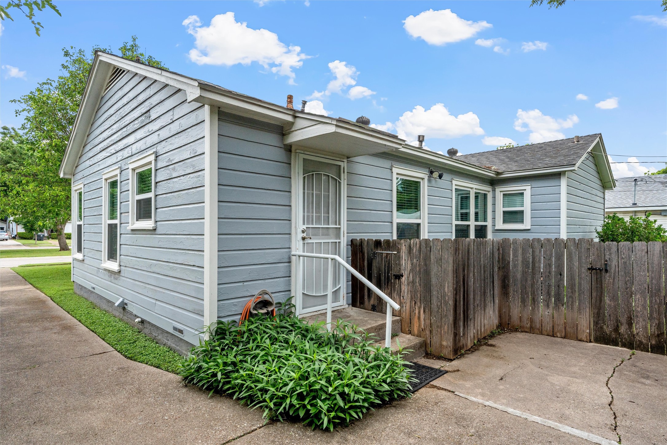 3220 Edmond Avenue