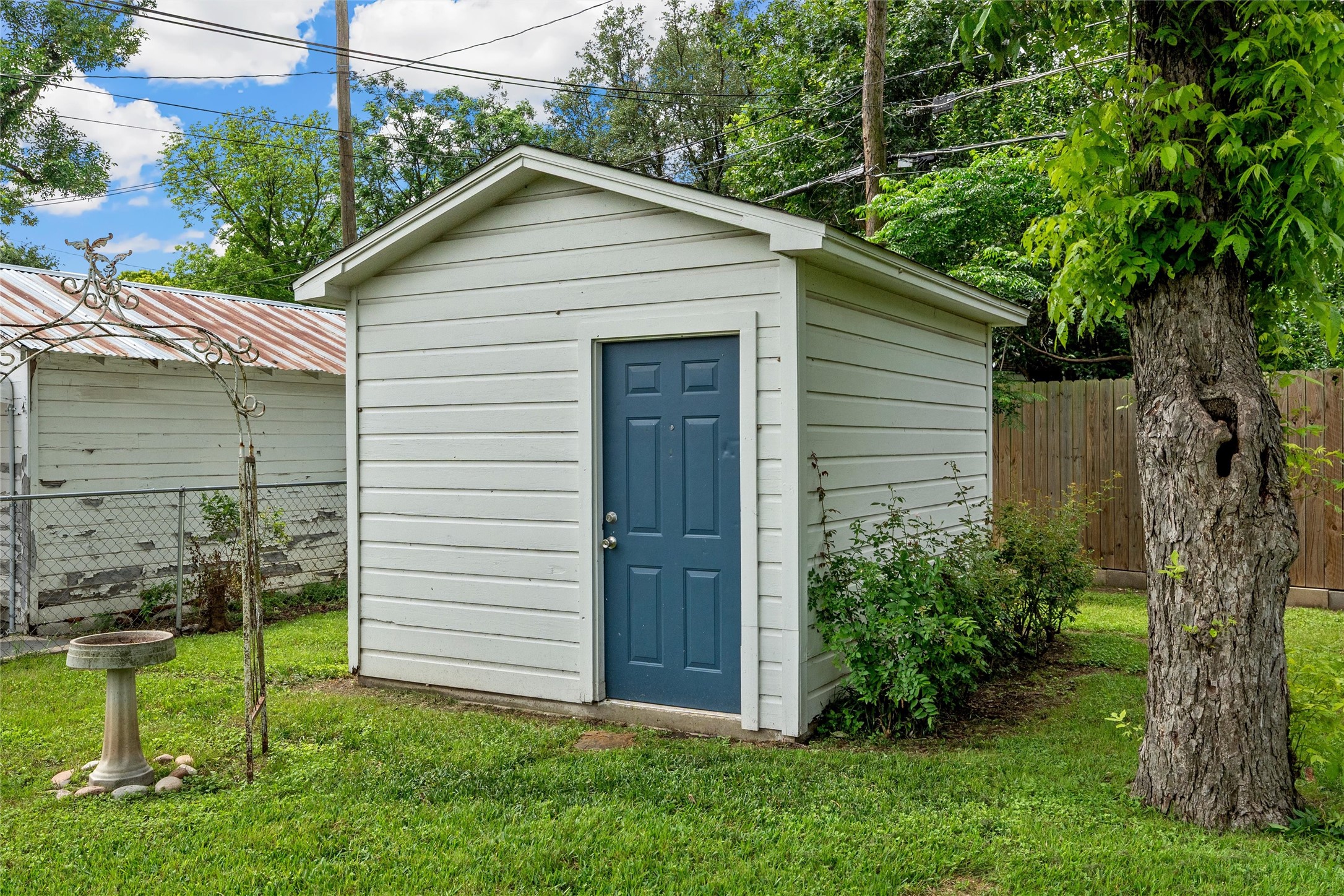 3220 Edmond Avenue