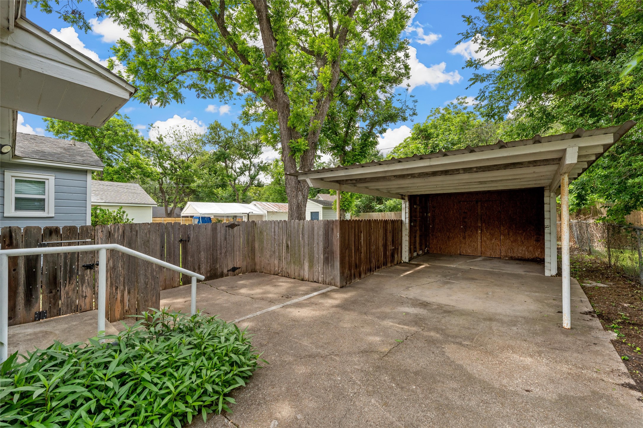 3220 Edmond Avenue