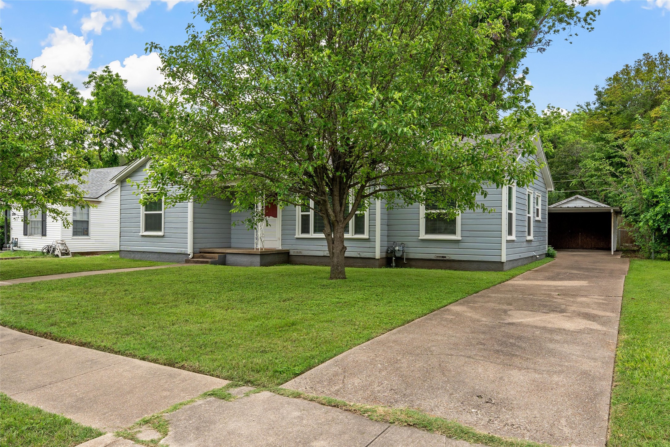 3220 Edmond Avenue