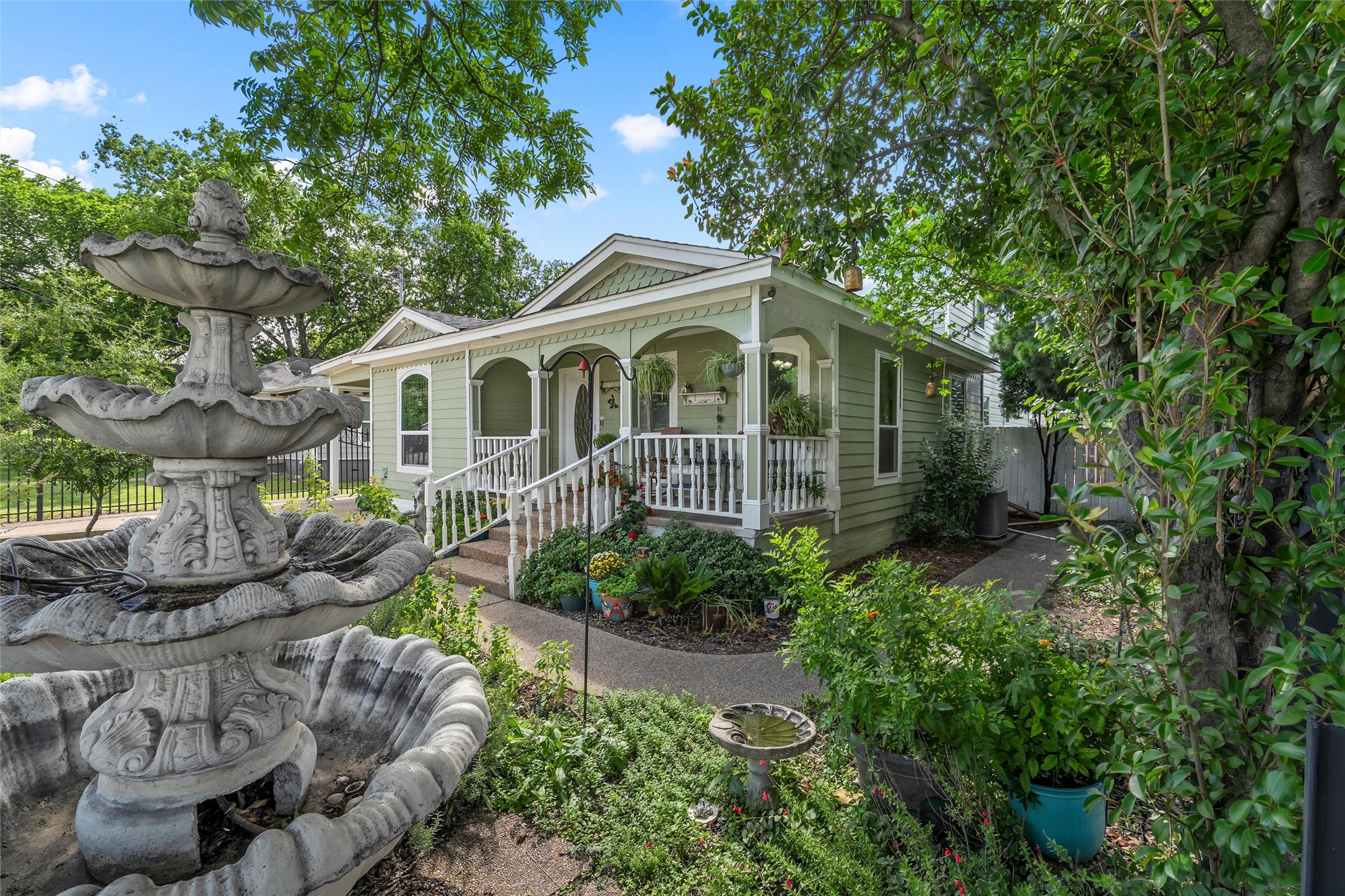 1701 Baylor Avenue